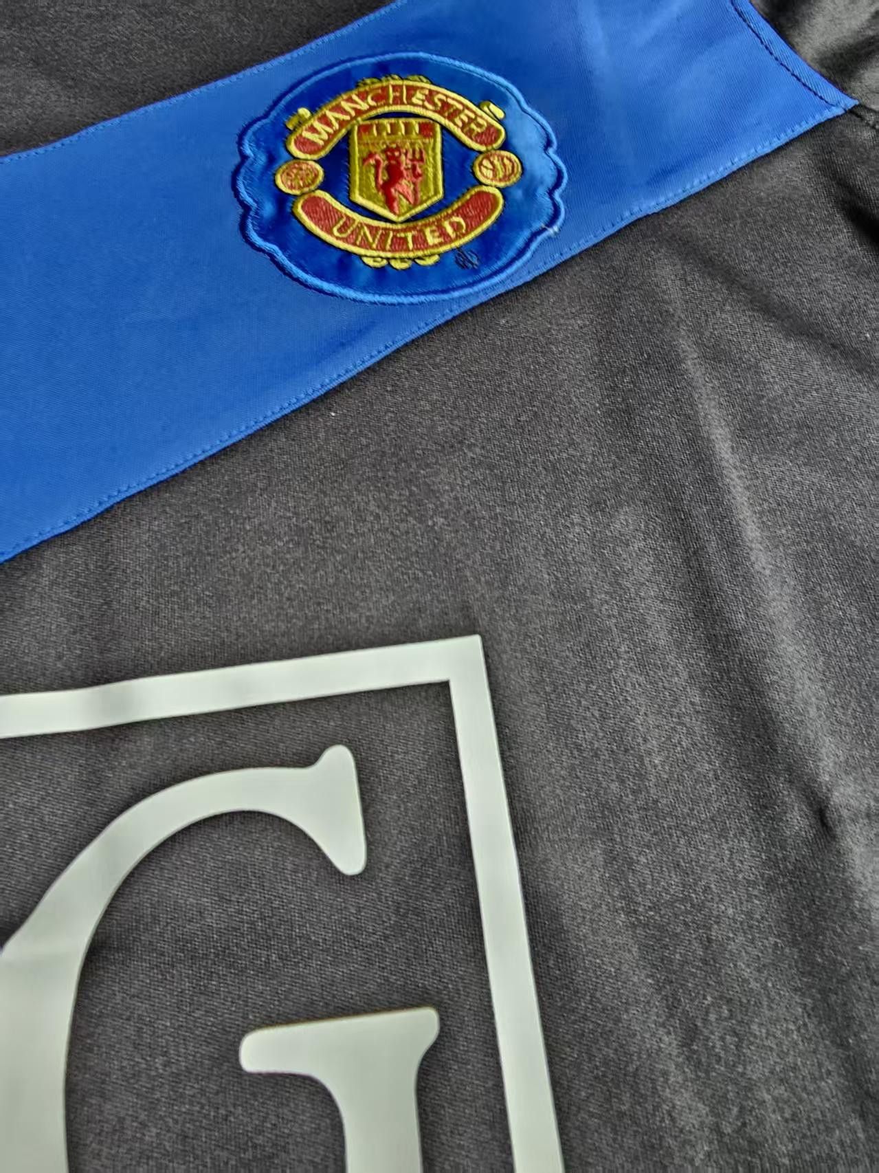 Other 2009 10 MUFC Jersey Away Size US M / EU 48-50 / 2 - 3 Thumbnail