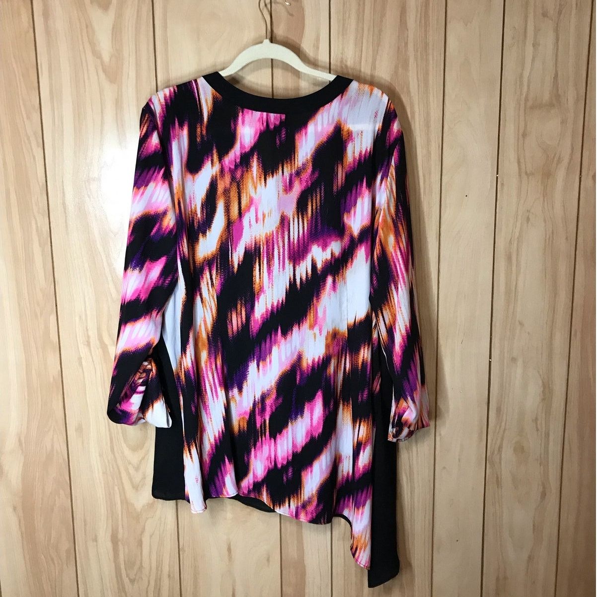 Worthington Worthington Abstract V-Neck Adjustable 3/4 Sleeve Blouse 3X Size 3XL / US 20-22 - 2 Thumbnail