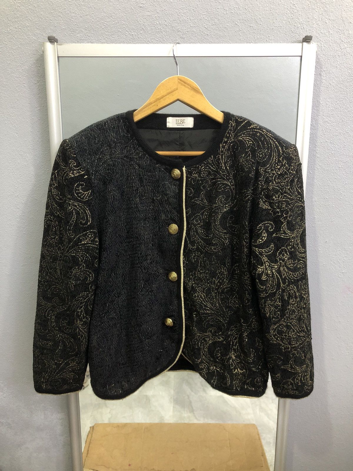 Japanese Brand LEBE Tokyo Style Vintage Embroidered Jacket Black Gold Size L / US 10 / IT 46 - 1 Thumbnail