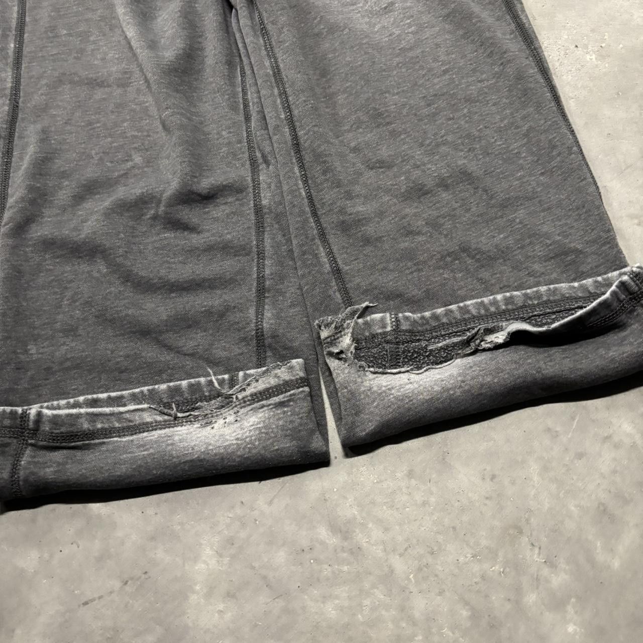 Japanese Brand × Vintage Crazy Vintage Y2K/2000s Baggy Faded Grey Distressed Skater Sweatpants! Size US 36 / EU 52 - 6 Thumbnail