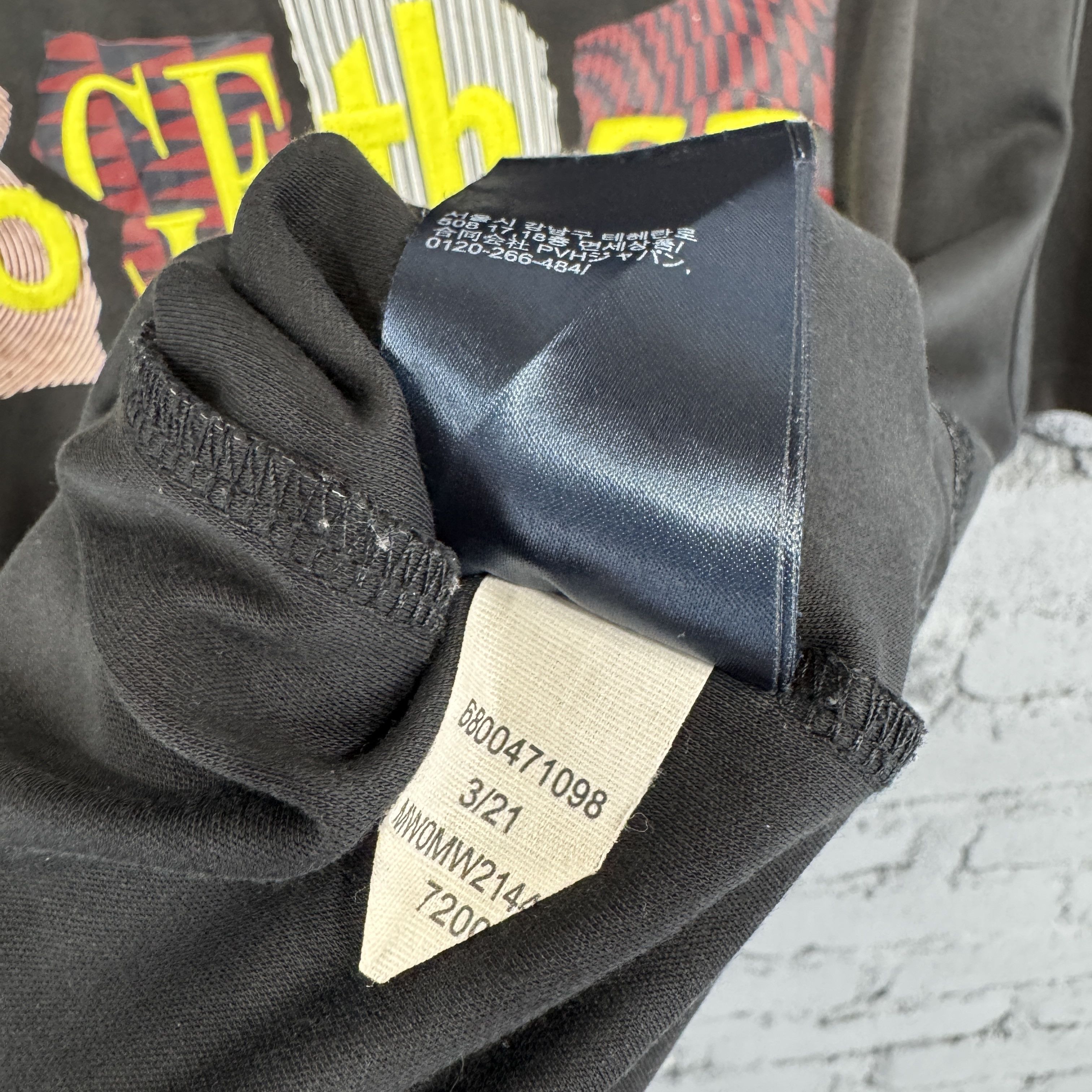 Tommy Hilfiger Rare Tommy Hilfiger "TOGETHER" Sunfaded Tshirt Size US XL / EU 56 / 4 - 8 Thumbnail
