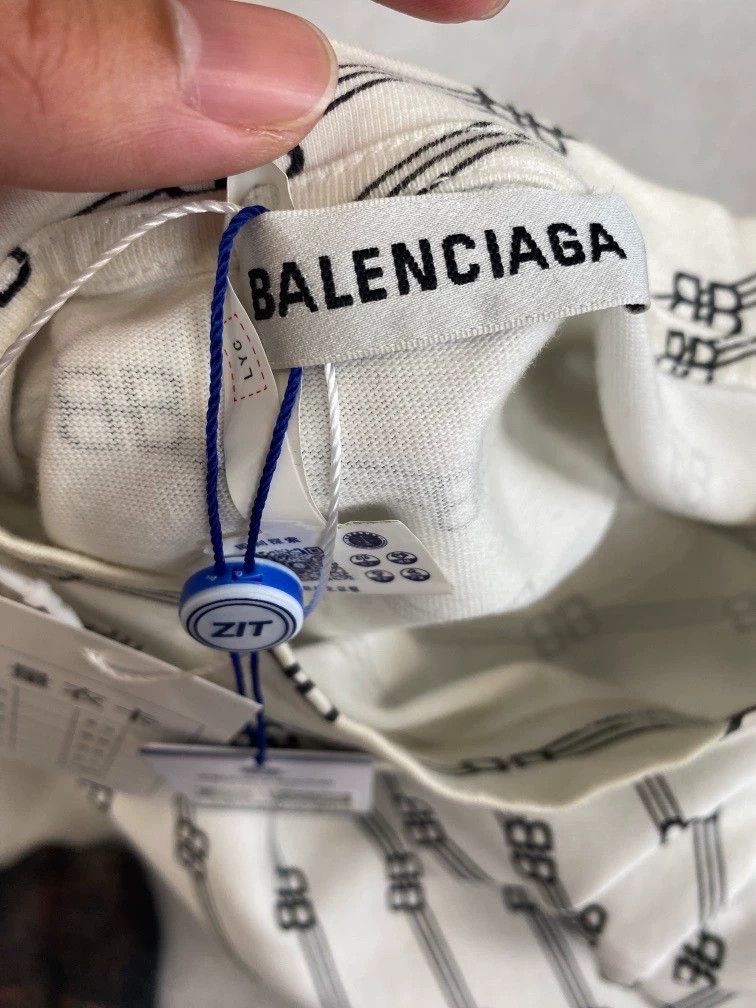 Balenciaga Balenciaga Short sleeve with white lock and full printed l Size US M / EU 48-50 / 2 - 4 Thumbnail