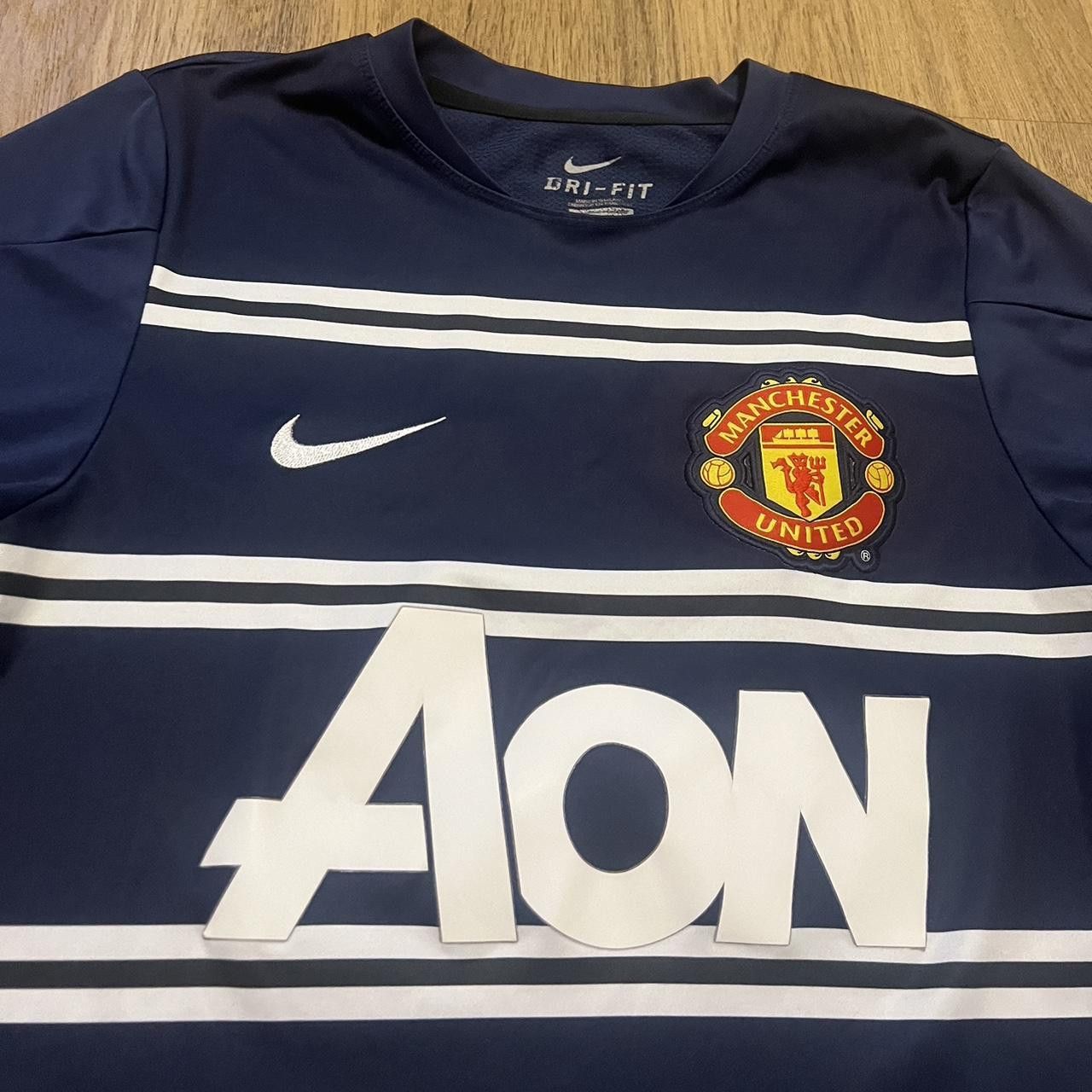Nike 2011-12 Manchester United Nike Trainning Football Shirt Size US S / EU 44-46 / 1 - 3 Thumbnail