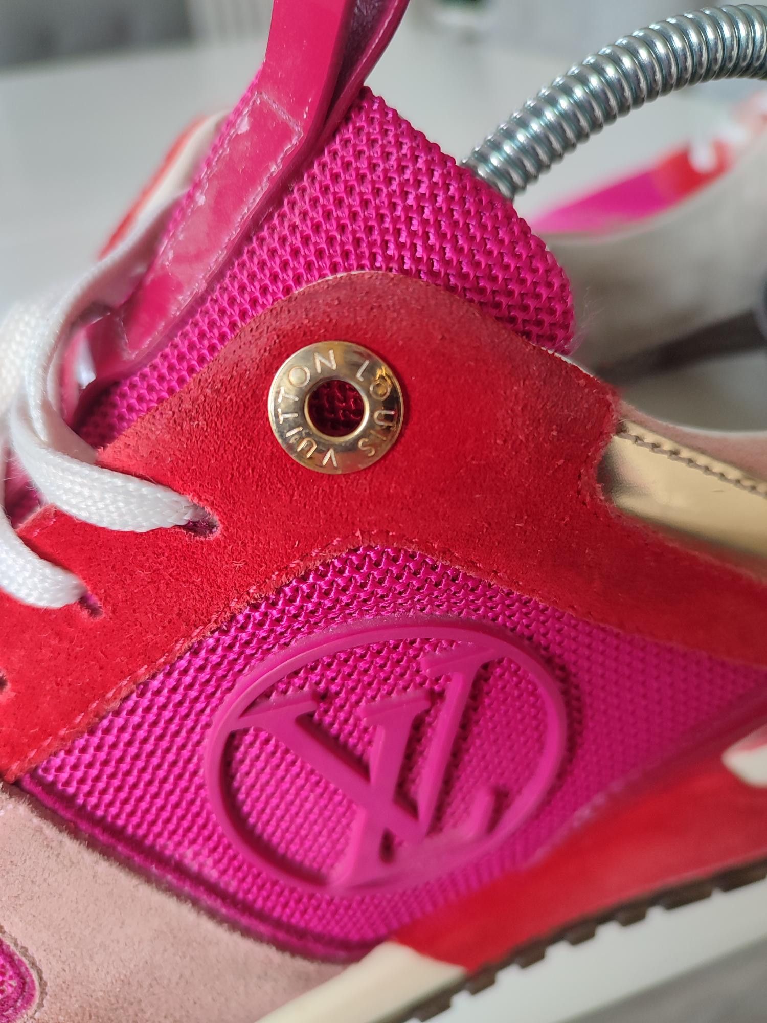 Louis Vuitton BASKETS LOUIS VUITTON RUN AWAY ROUGE FUSCHIA Size US 8 / IT 38 - 11 Thumbnail