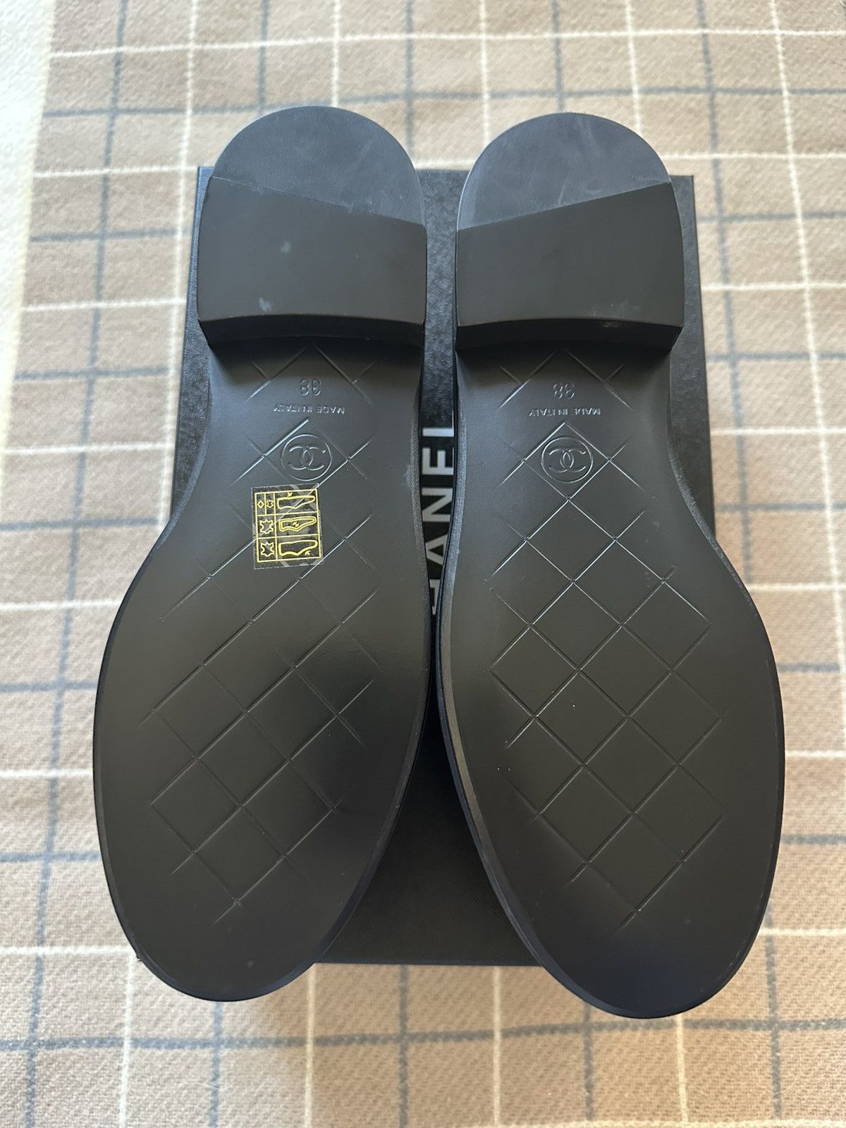 Chanel Chanel turnlock loafer black size 38 Size US 8 / IT 38 - 5 Thumbnail