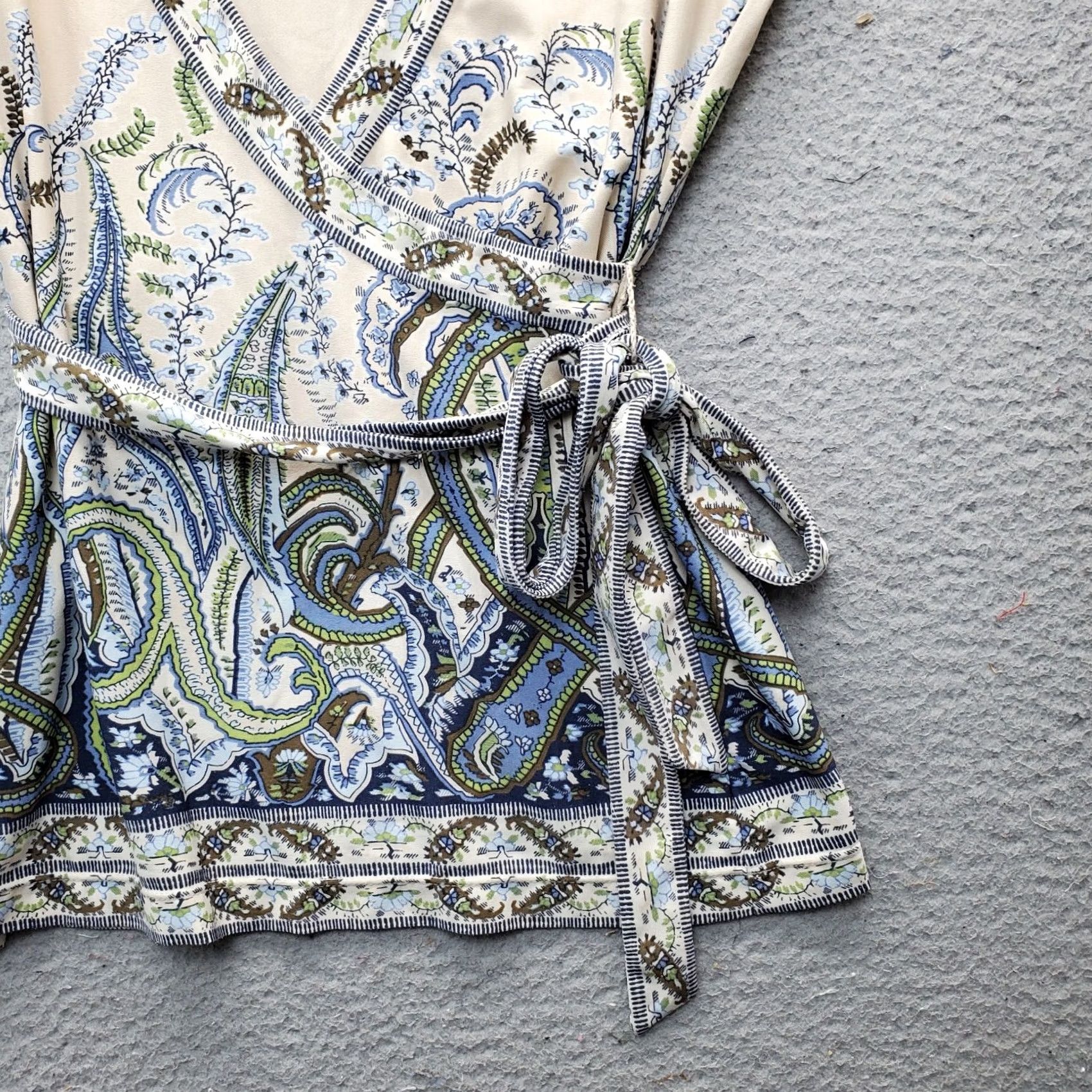 Bcbgmaxazria BCBGMAXAZRIA Mini Dress Womens Size S Wrap V Neck Paisley Print Multicolor Solid Casual Womens Size S Size S / US 4 / IT 40 - 3 Thumbnail