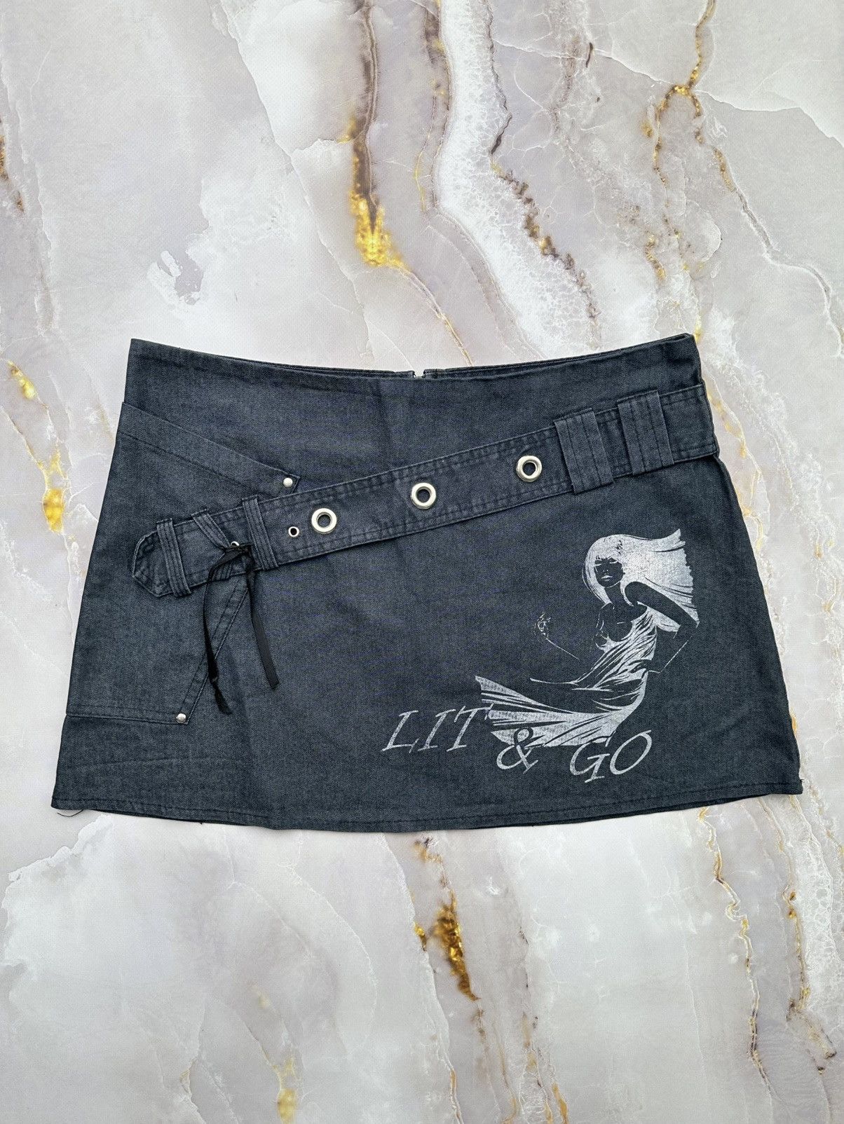 Japanese Brand Vintage Printed Mini Skirt Size 26" / US 2 / IT 38 - 1 Thumbnail