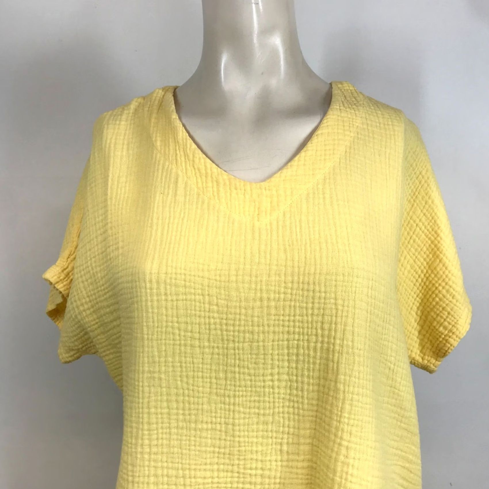 Vintage Jess & Jane Womens Small Yellow Short Sleeve V Neck Cotton Gauze Top Size S / US 4 / IT 40 - 2 Thumbnail