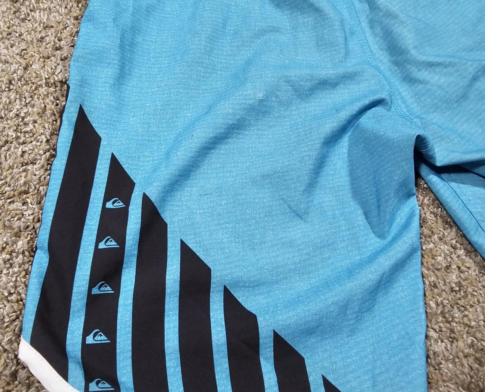 Designer Quiksilver blue board shorts Drawstring Approx 33W Size US 32 / EU 48 - 10 Thumbnail