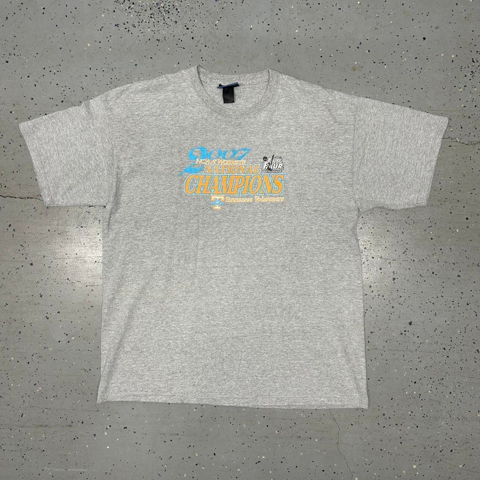 NCAA Grey Y2K Tennessee Volunteers 2007 Women’s Champions t-shirt Size XL / US 12-14 / IT 48-50 - 1 Thumbnail