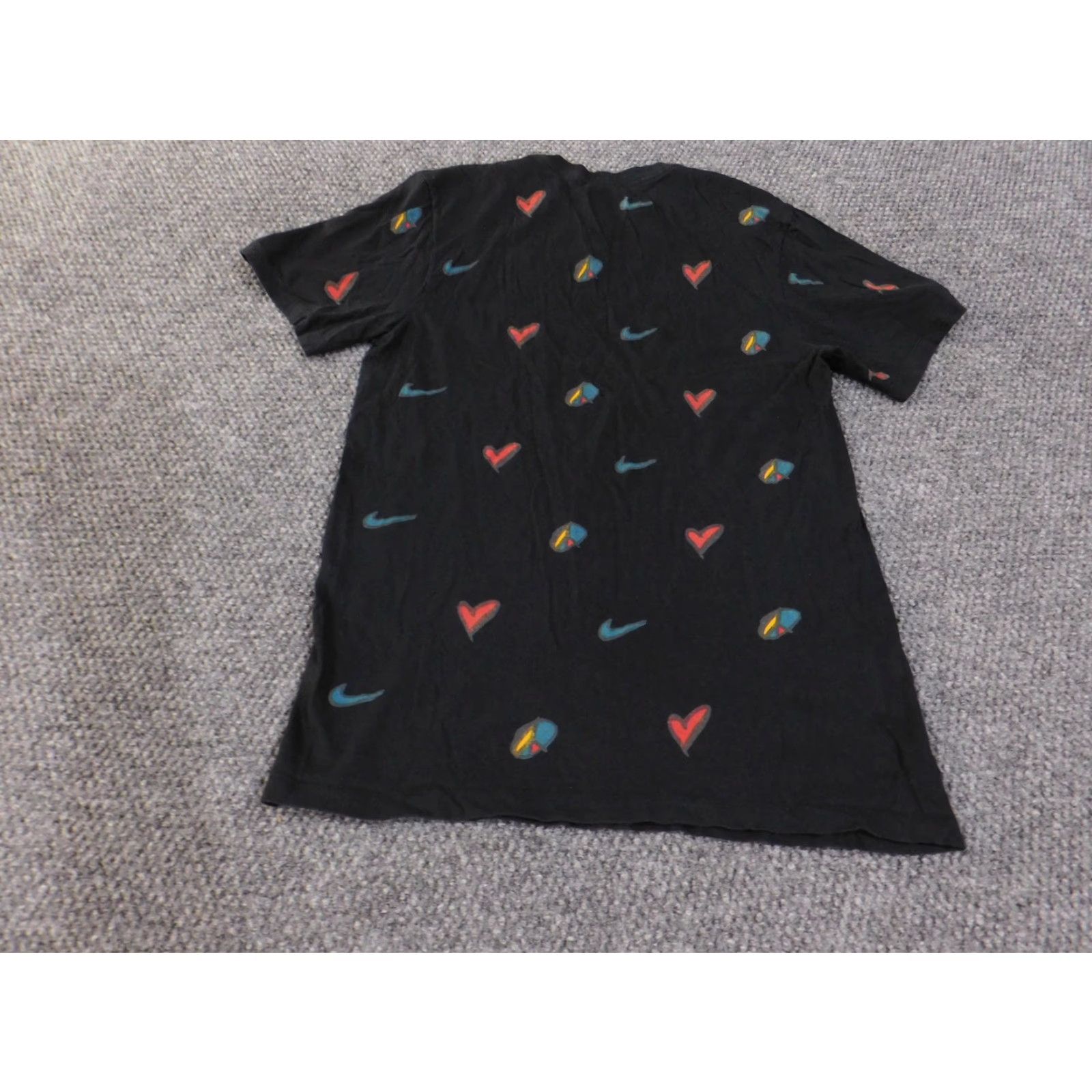 Nike Nike The Nike Tee Shirt Mens Small Black Heart Swoosh Peace Print Graphic Rare Shirt Size US S / EU 44-46 / 1 - 7 Thumbnail