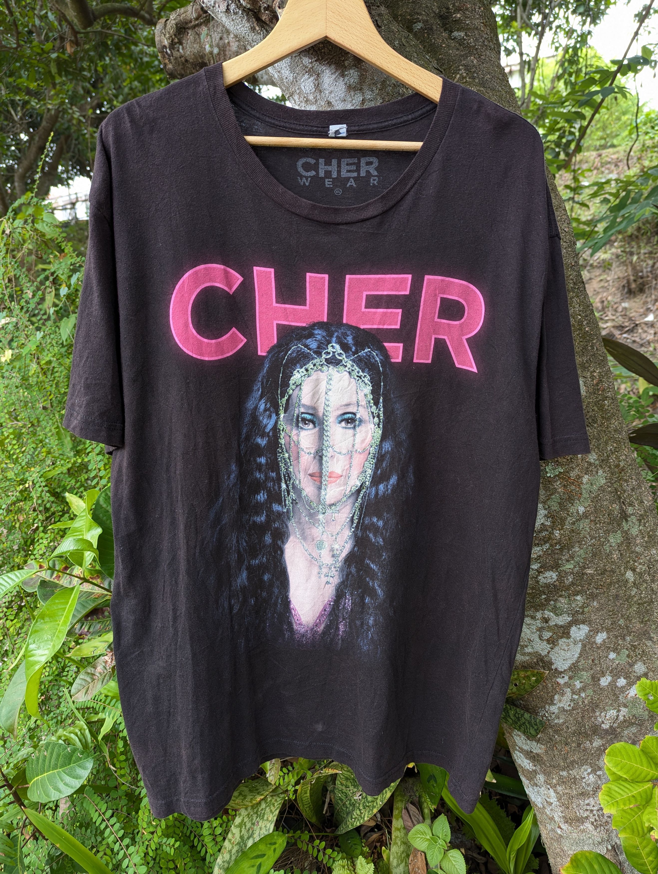 Band Tees Cher American Singer Tshirt Size US XL / EU 56 / 4 - 1 Thumbnail