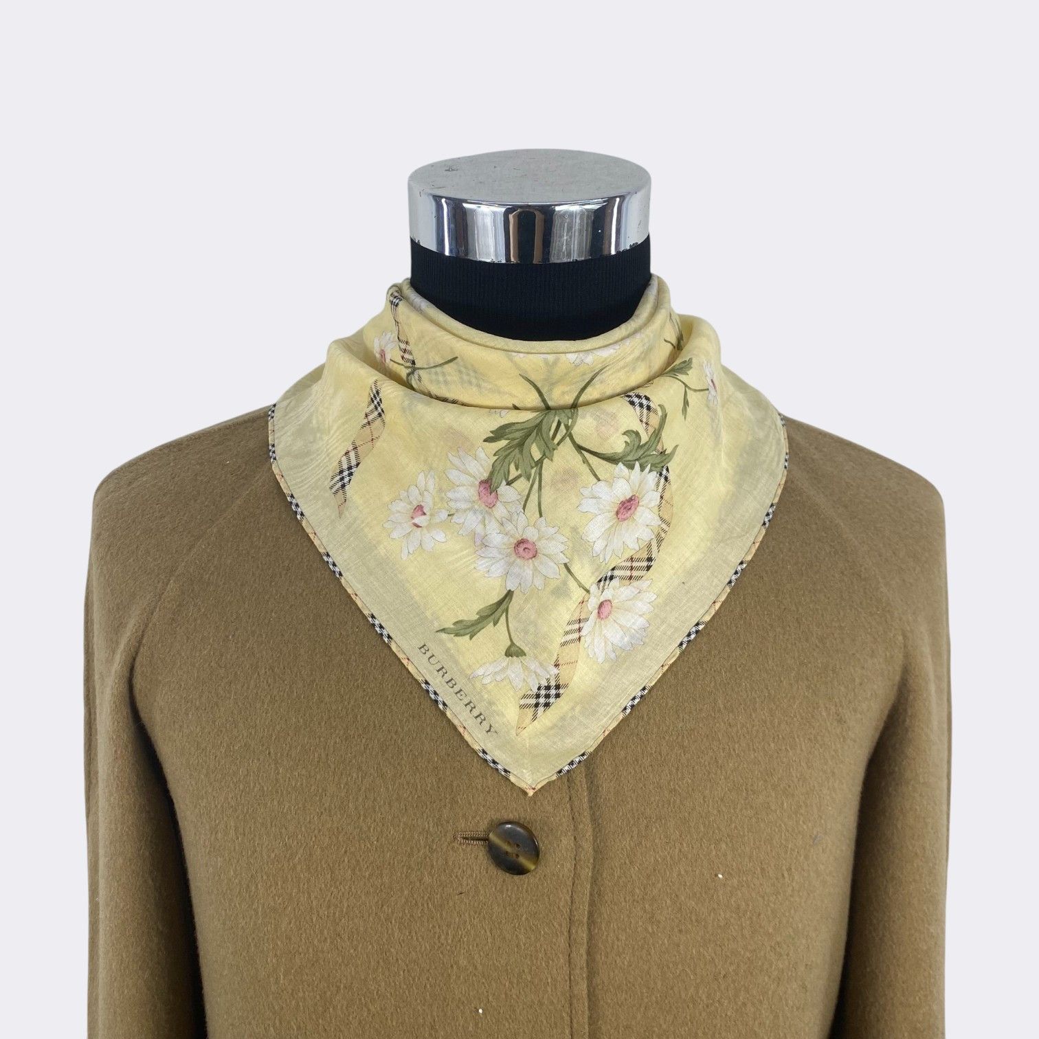 Burberry Vintage Burberry Handkerchief Neckerchief Bandana H162R Size ONE SIZE - 2 Thumbnail