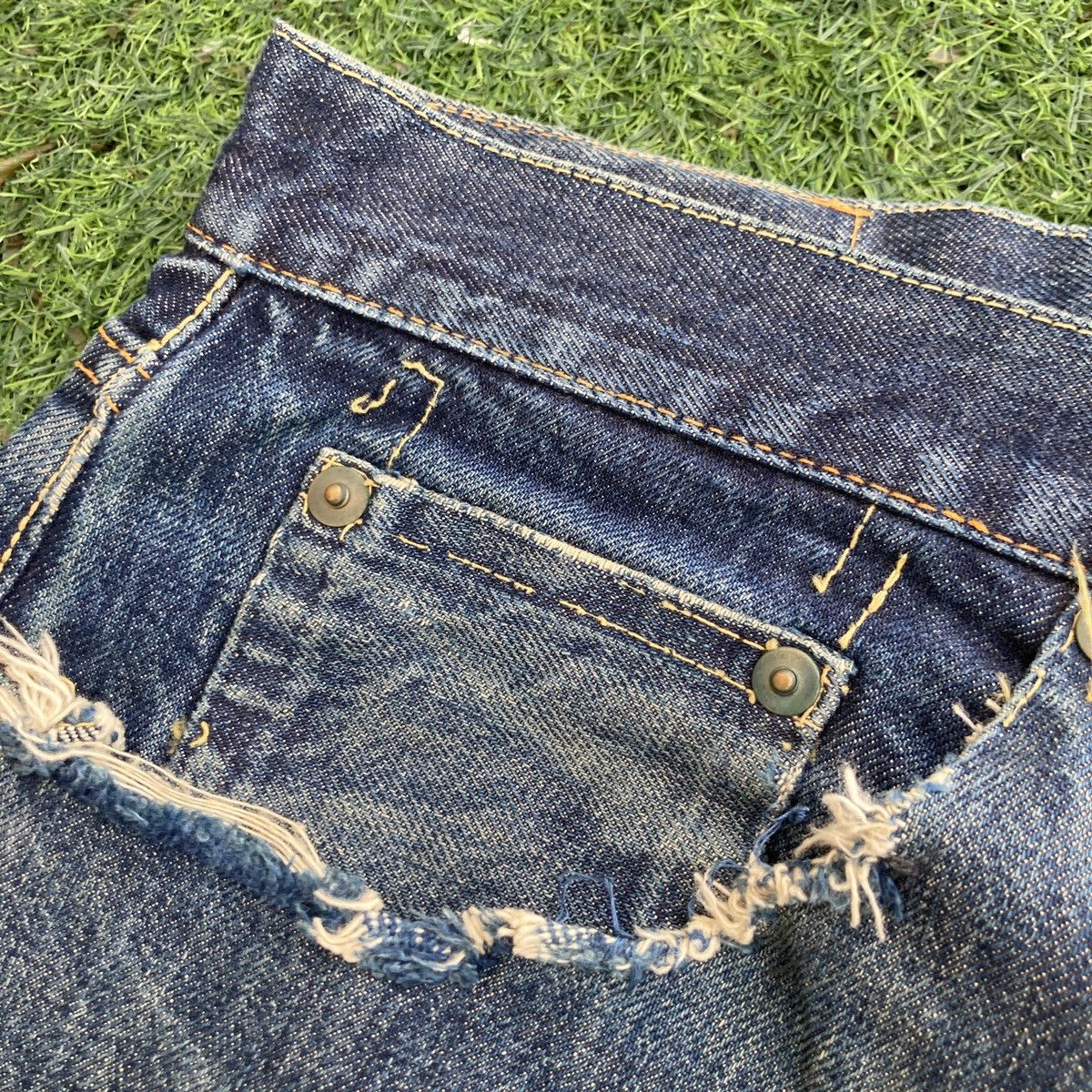 Studio D'Artisan VINTAGE STUDIO D’ ARTISAN BUCKLE BACK SELVEDGE DISTRESSED Size US 34 / EU 50 - 12 Thumbnail