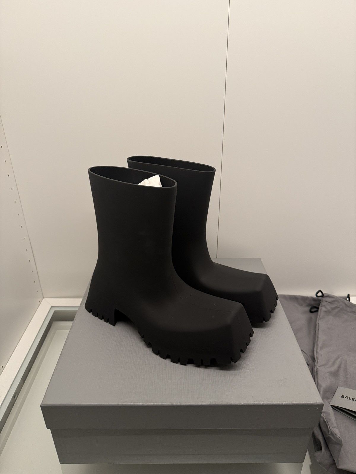 Balenciaga Balenciaga trooper black rubber boot Size US 11 / EU 44 - 2 Thumbnail