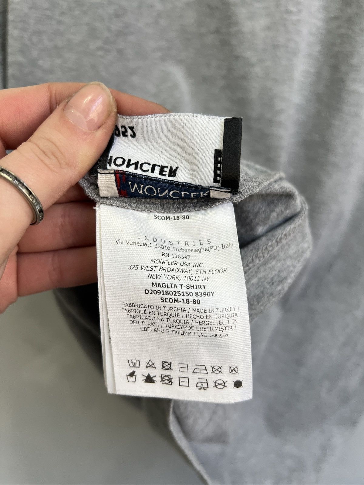 Moncler Moncler y2k big logo t shirt Size US M / EU 48-50 / 2 - 12 Thumbnail