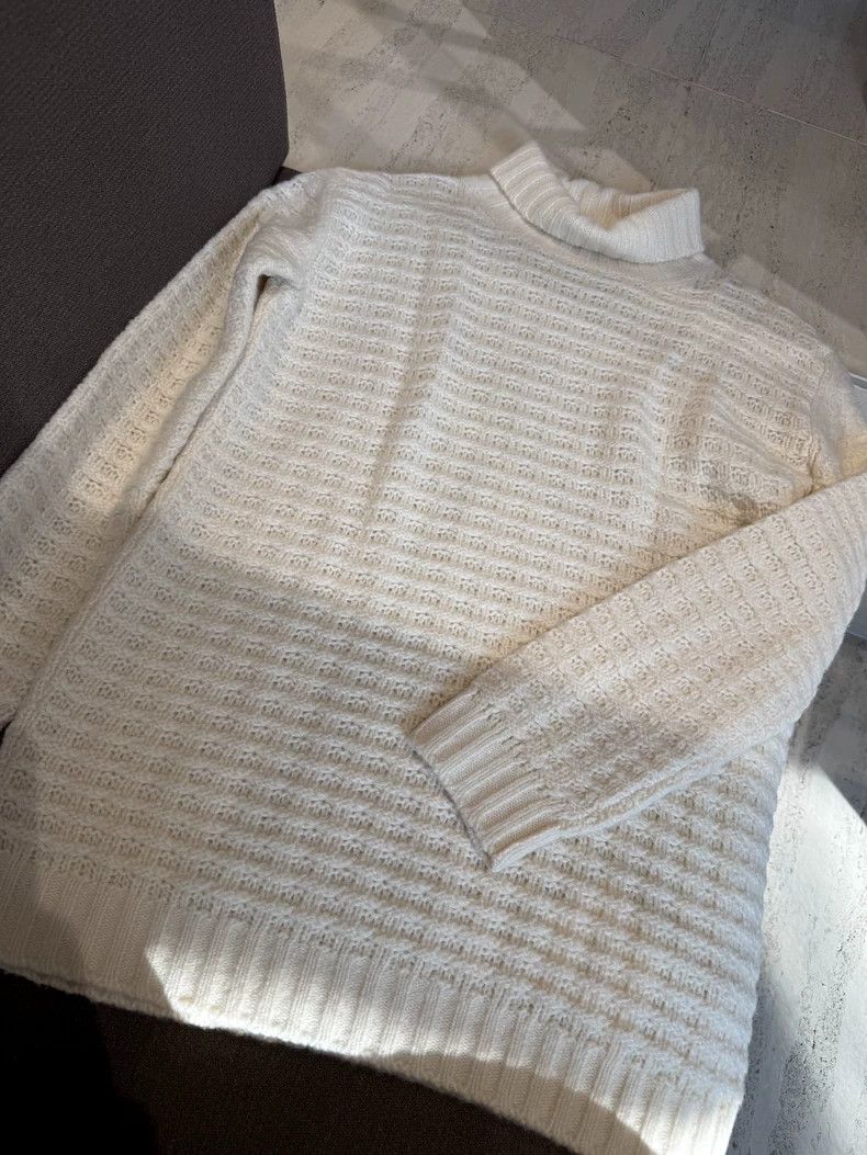 Loro Piana LORO PIANA White waffle, high collar cashmere sweater Size XS / US 0-2 / IT 36-38 - 1 Thumbnail