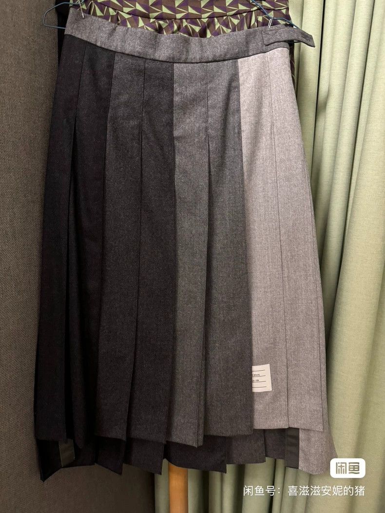 Thom Browne Thom Browne Wool mid-length skirt Size 25" / US 0 / IT 36 - 1 Thumbnail