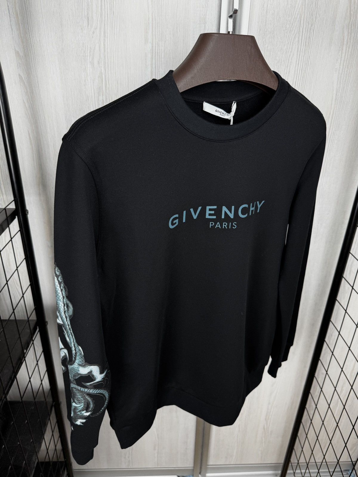 Givenchy GIVENCHY CAPRICORN DRAGON ARM CREW SWEAT size XXL Children Size US M / EU 48-50 / 2 - 6 Thumbnail