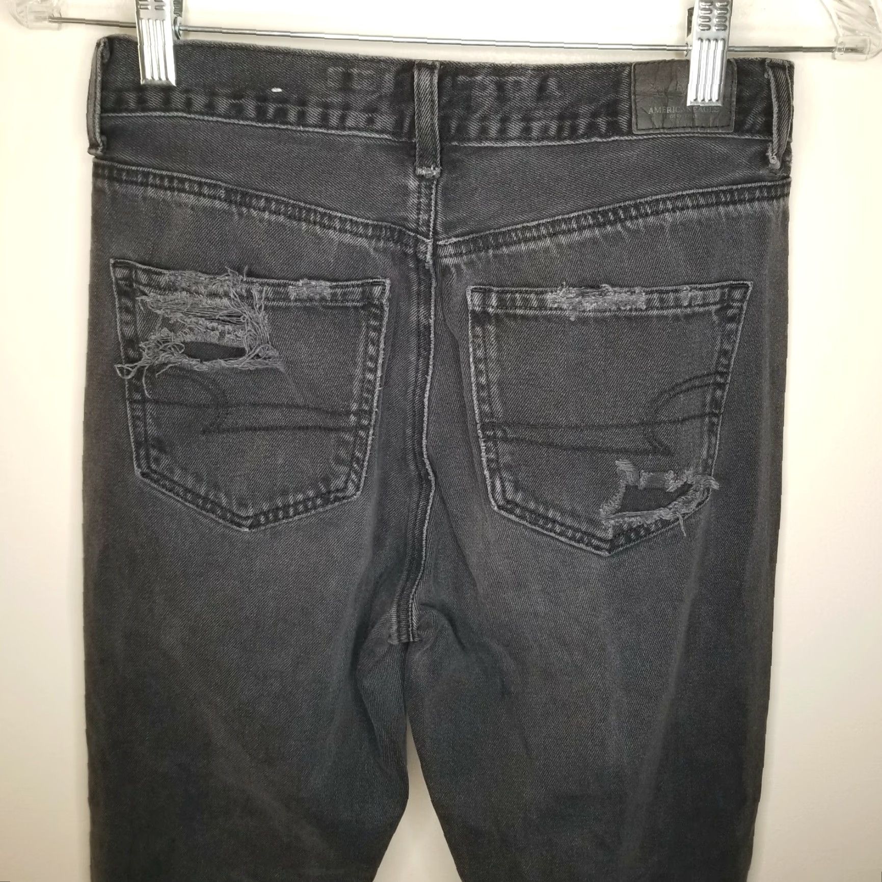 American Eagle Outfitters AMERICAN EAGLE Distressed Mom Jeans Black Size 4 Womens Size 27" / US 4 / IT 40 - 6 Thumbnail