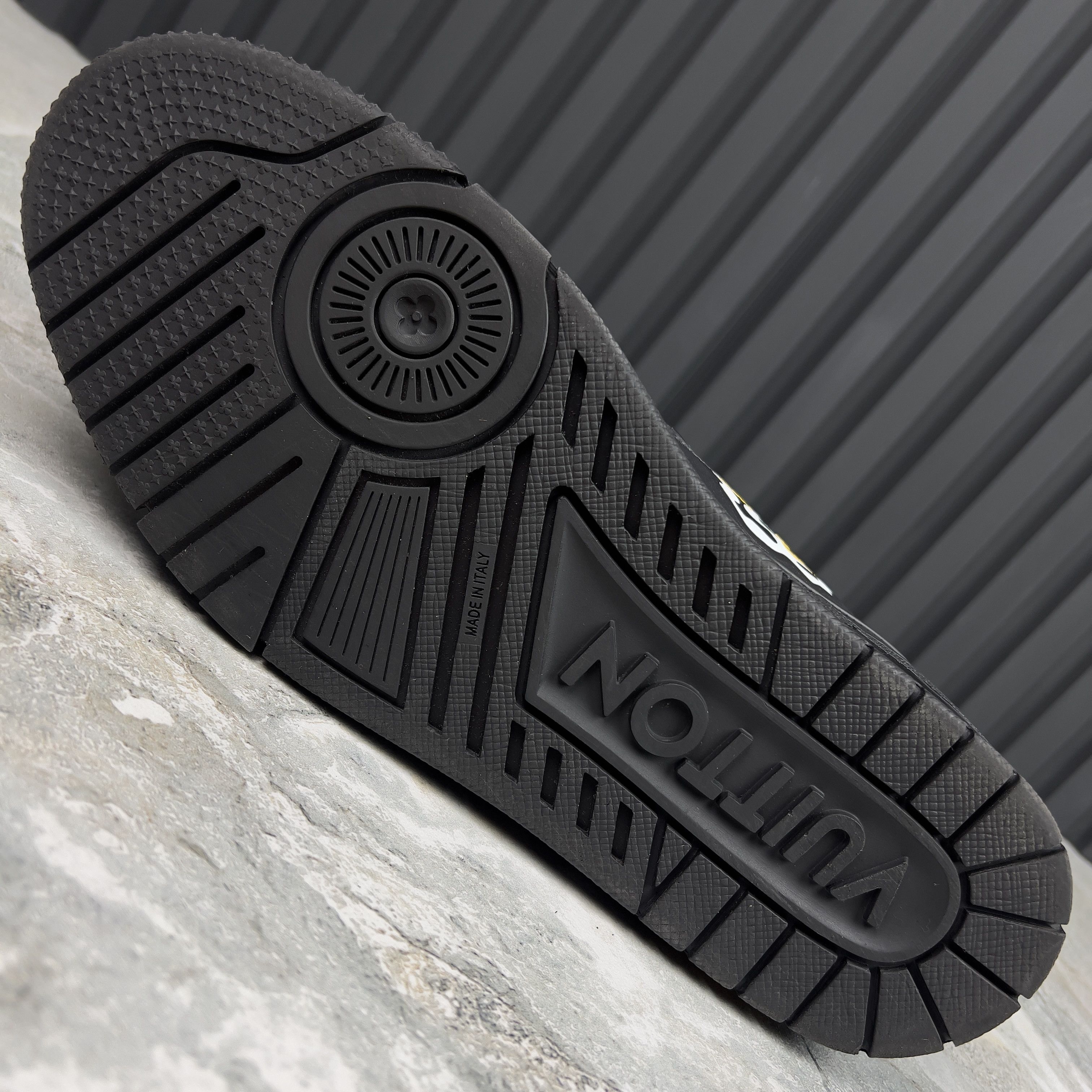 Louis Vuitton Louis Vuitton Nigo Trainer LV Tiger Sneaker Monogram Size US 9.5 / EU 42-43 - 21 Thumbnail