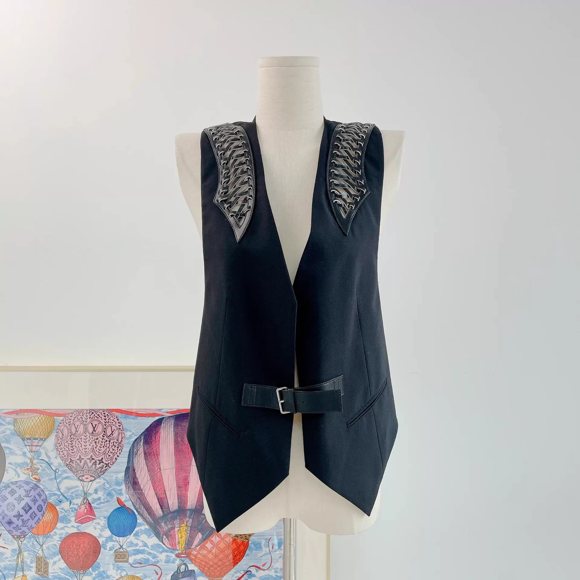 Louis Vuitton LV black vest 36 Size XS / US 0-2 / IT 36-38 - 1 Thumbnail