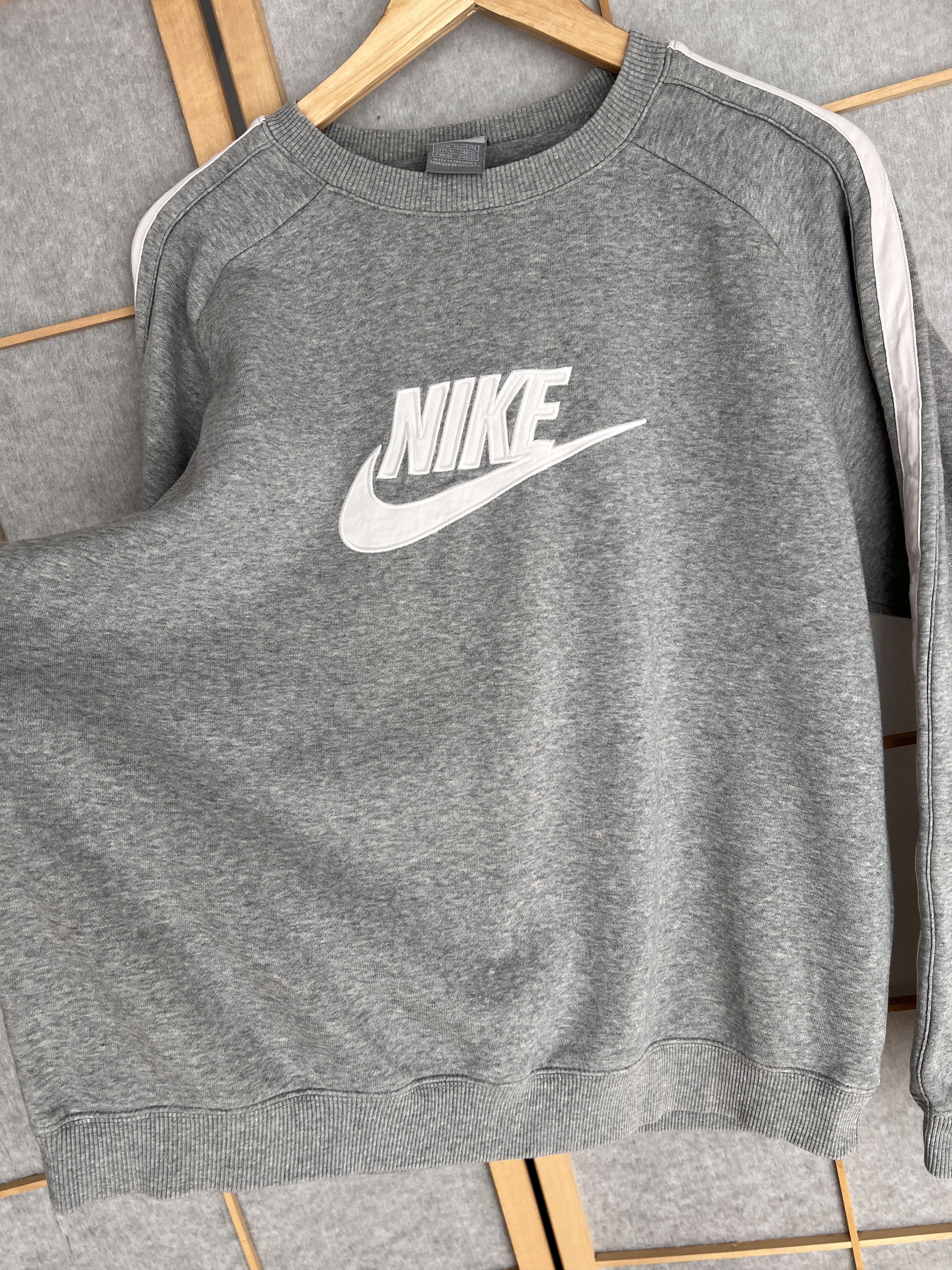 Nike 2000s Nike boxy sweatshirt big embroidered logotype swoosh M Size US M / EU 48-50 / 2 - 4 Thumbnail