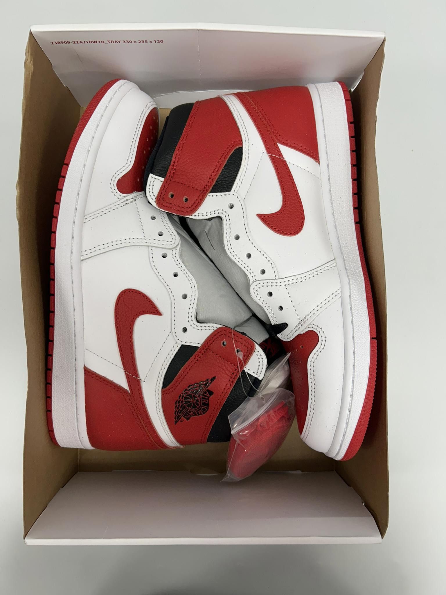 Nike Nike Air Jordan 1 Retro High OG Red/White Sneakers Size US 10 / EU 43 - 5 Thumbnail