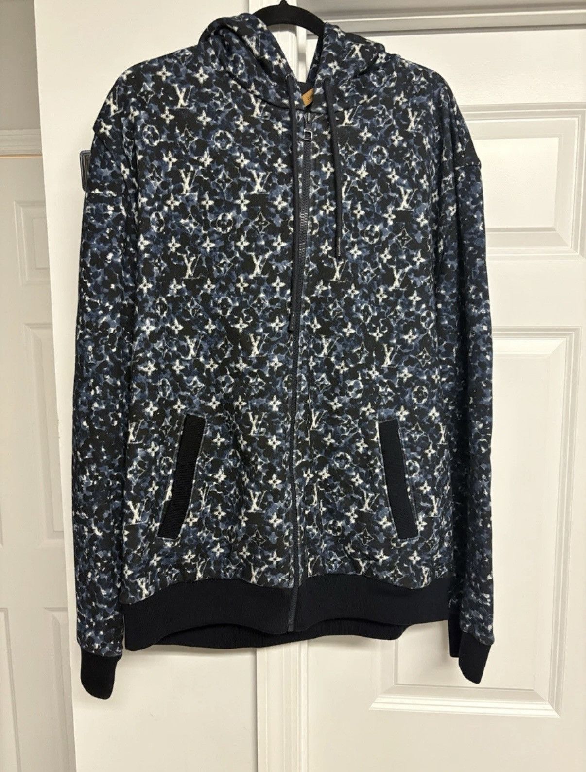 Louis Vuitton Louis Vuitton Sweatshirt/Hoodie Size US XL / EU 56 / 4 - 2 Thumbnail