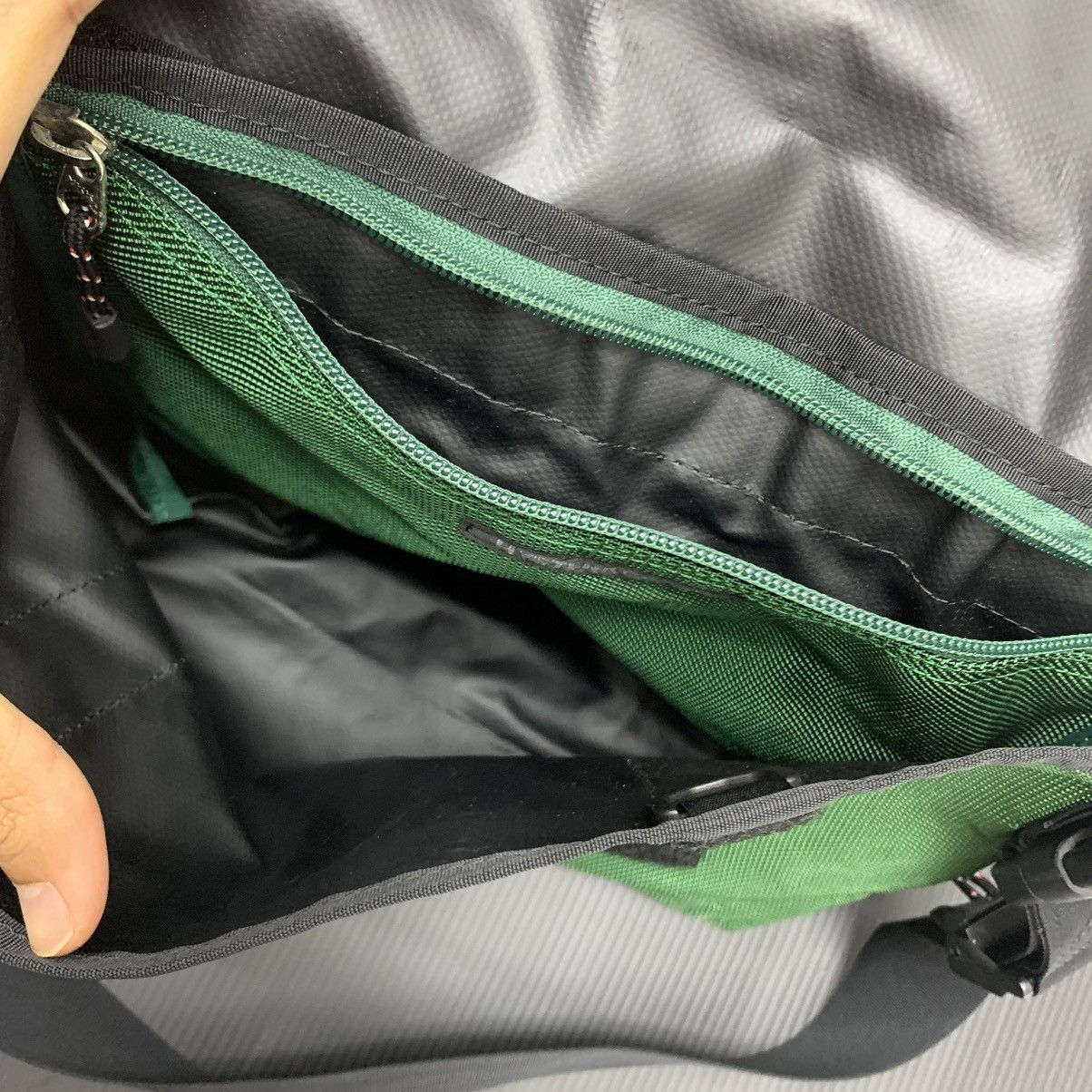 Hysteric Glamour × Japanese Brand Hysteric Glamour Waterproof Messenger Bag Green Sling Bag Size ONE SIZE - 6 Thumbnail