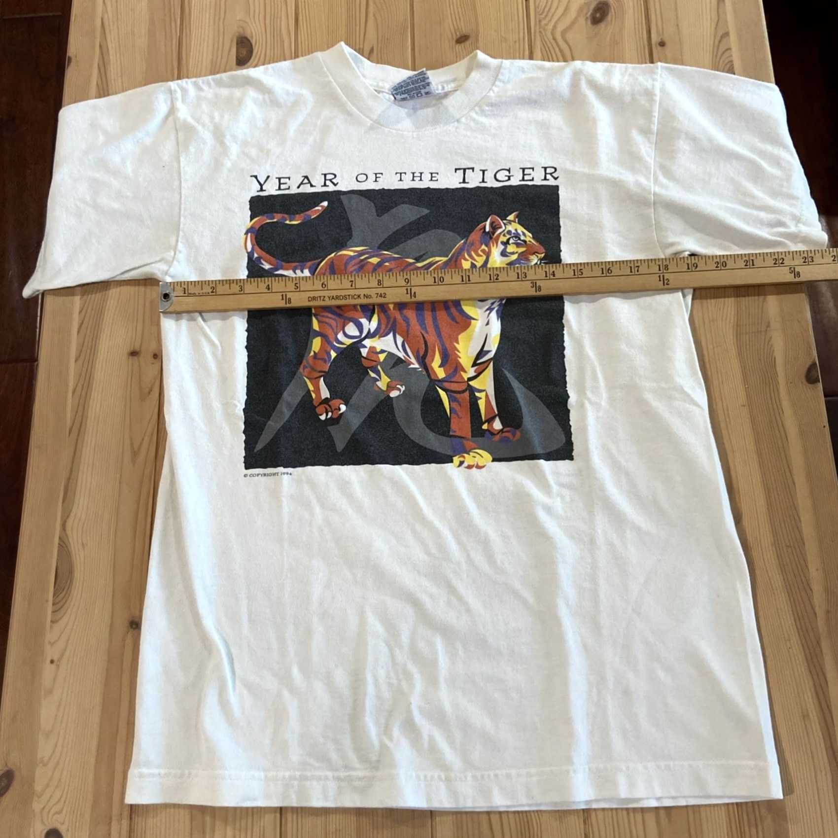 Vintage VINTAGE 1994 Year of the Tiger Chinese New Years Zodiac Animal Medium T-Shirt Mens White Short Sleeve Anime Zodiac Shirt M White Tigers 1994 Mens Size US M / EU 48-50 / 2 - 6 Thumbnail