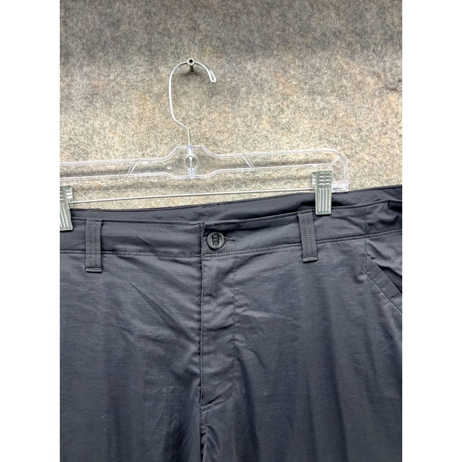 Under Armour Under Armour Shorts Mens 40 Black HeatGear Golf Chino Performance 10 Inseam Size US 40 / EU 56 - 7 Thumbnail