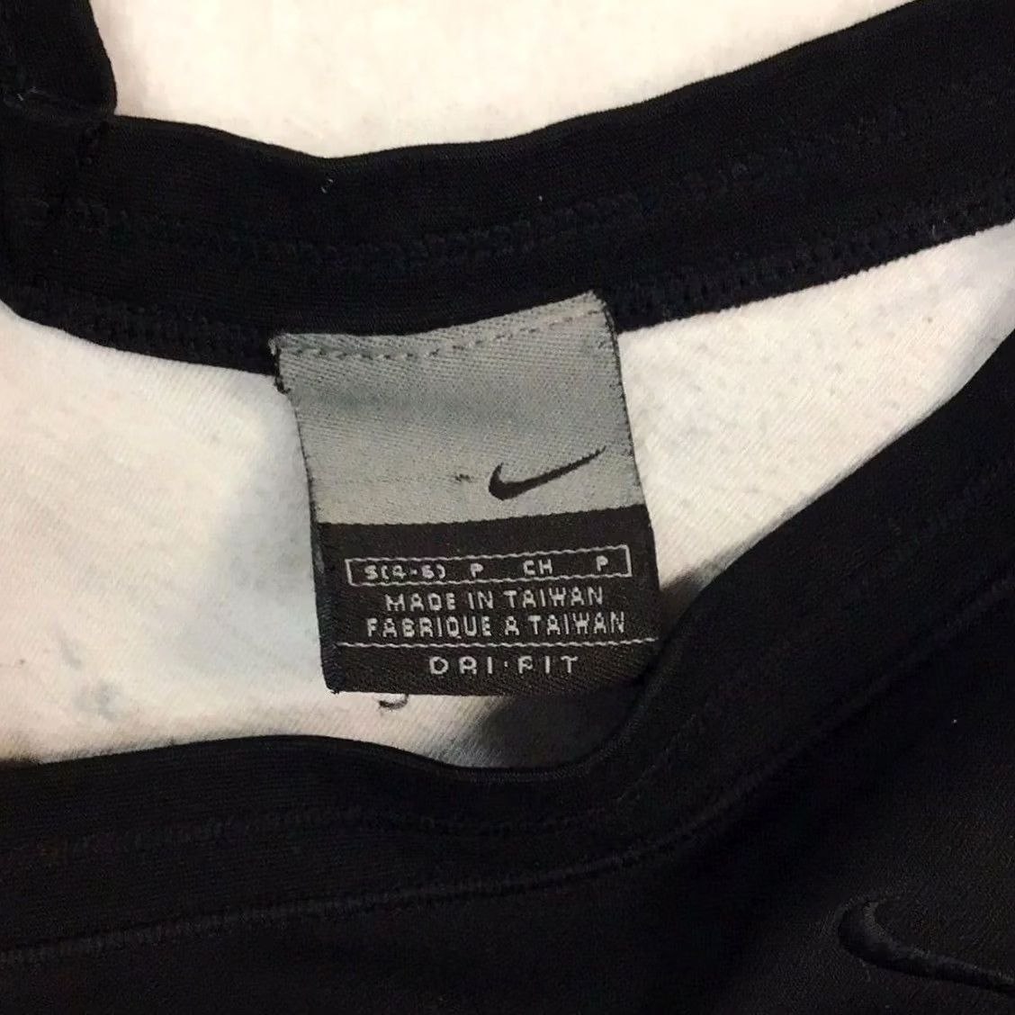 Nike Nike Women Tank Top Athletic Size Small Black Built in Bra Elastic Activewear Snike 1335 Women’s Regular Shirt Size S / US 4 / IT 40 - 5 Thumbnail