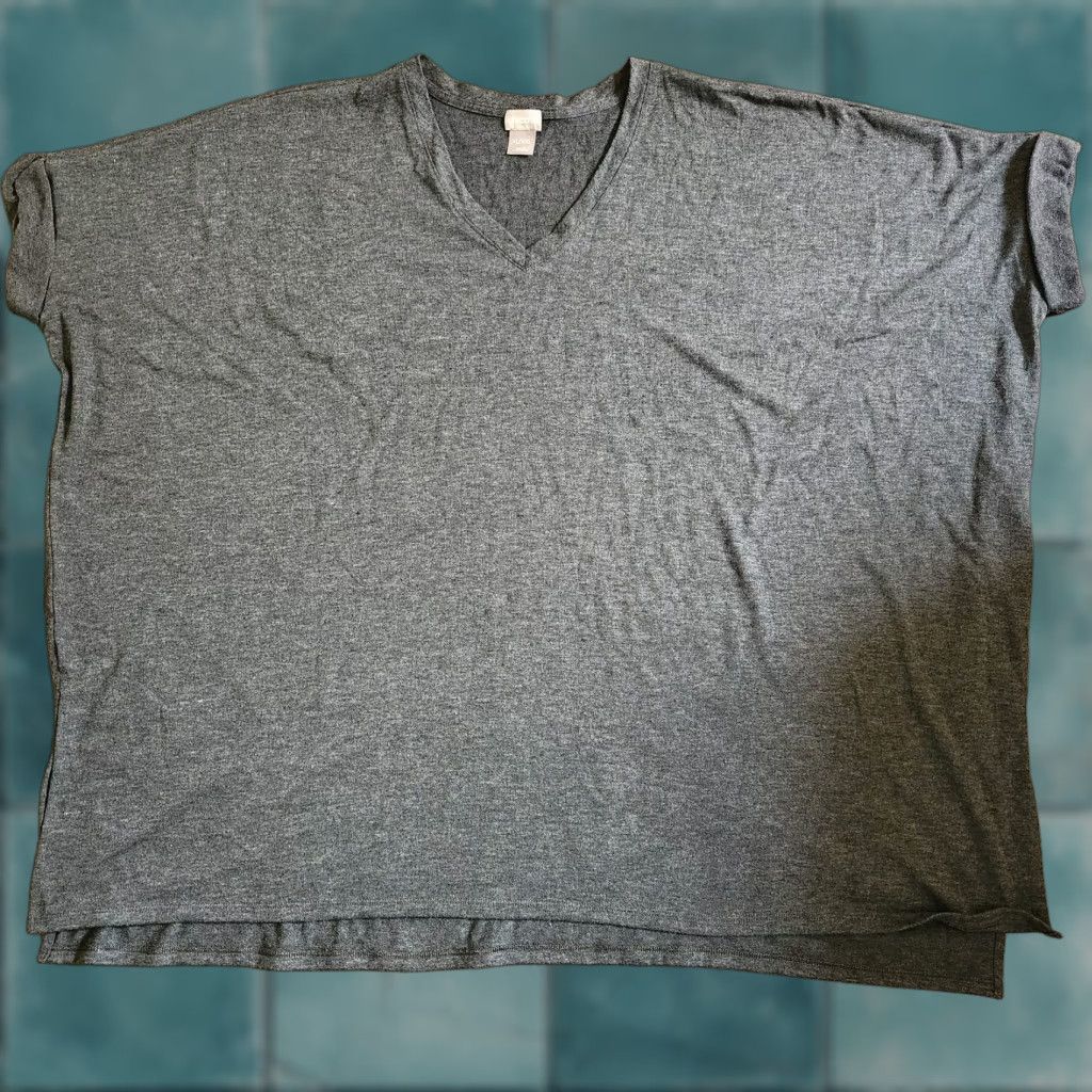 Vintage Chico's Women's Gray Heathered V-Neck Shirt - 2XL Plus Regular Short Sleeve Pullover T-Shirt, Gray, Polyester Rayon Spandex, Machine Washable Size XXL / US 16-18 / IT 52-54 - 1 Thumbnail