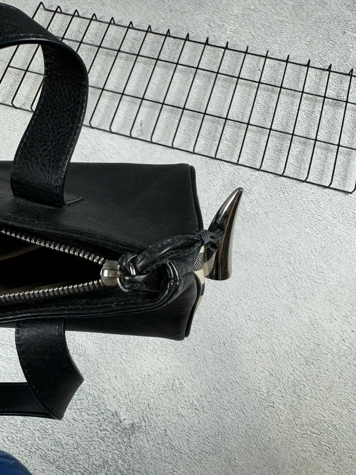Burberry × Vintage Rare Burberry Leather vintage horn toggle small bag Size ONE SIZE - 9 Thumbnail
