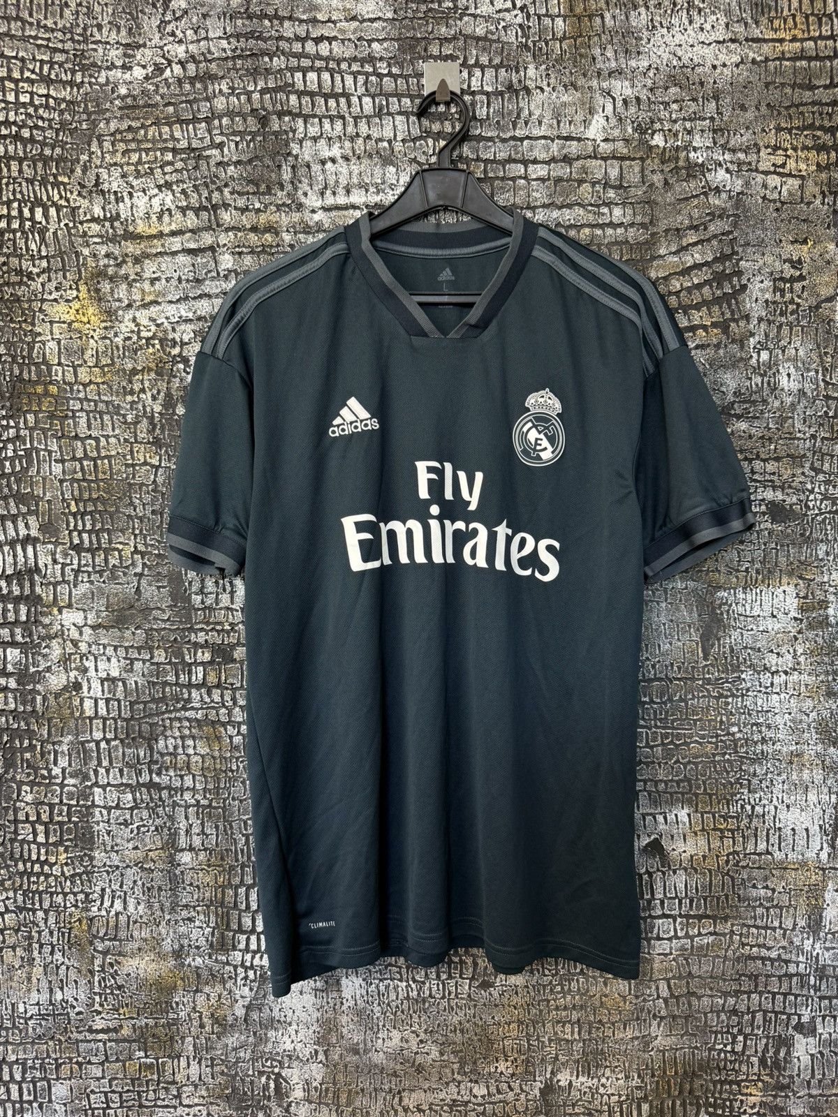 Adidas REAL MADRID 2018 19 AWAY FOOTBALL SHIRT SOCCER JERSEY ADIDAS Size US L / EU 52-54 / 3 - 1 Thumbnail