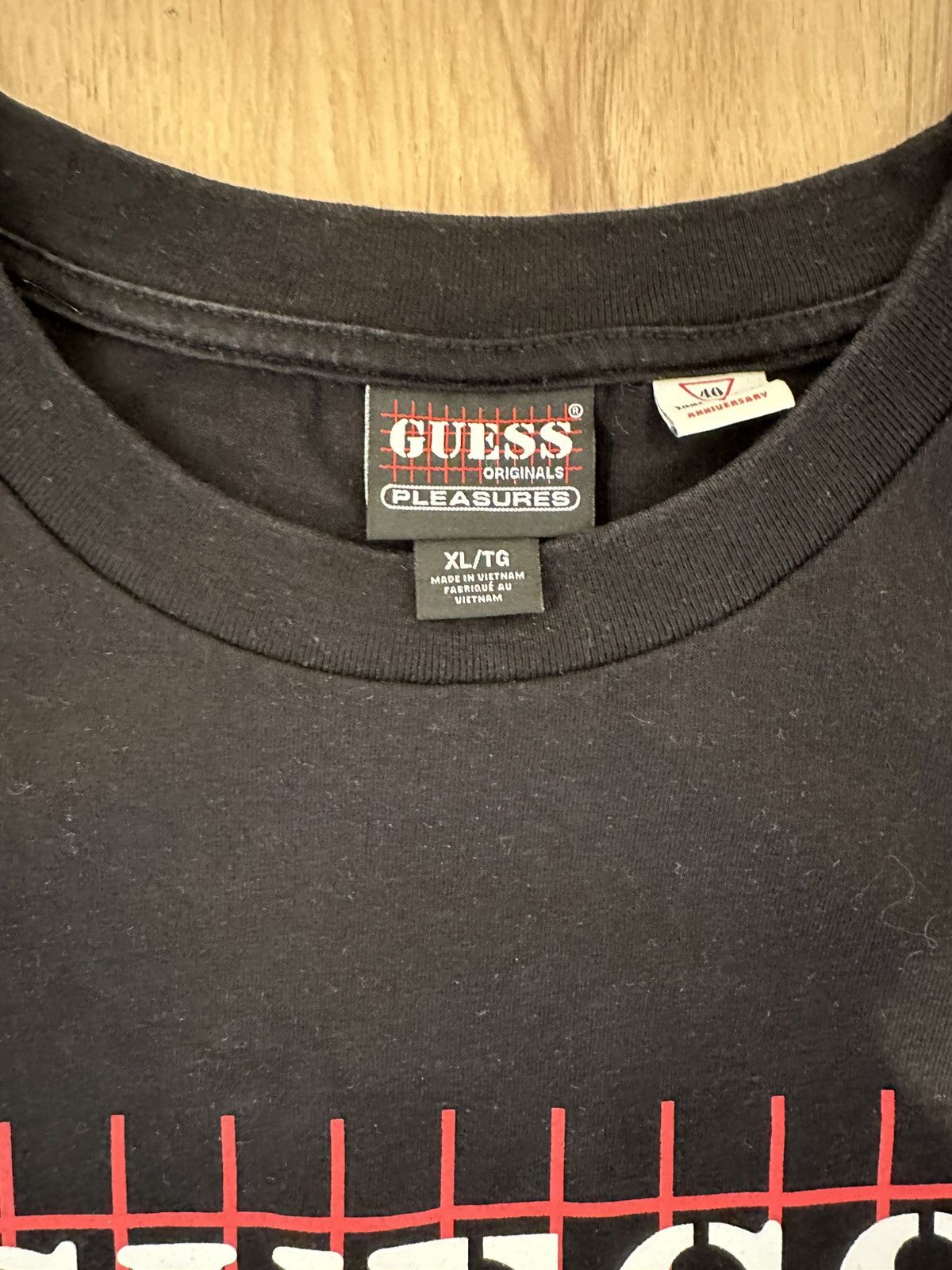 Guess × Pleasures Pleasures x Guess Collab Tee Size US XL / EU 56 / 4 - 2 Thumbnail