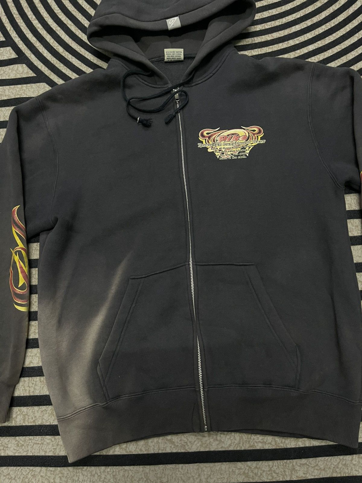 Sun Surf 2000s PIKO HAWAIIAN LONGBOARD WEAR SUN FADED TRIBAL HOODIE Size US L / EU 52-54 / 3 - 4 Thumbnail