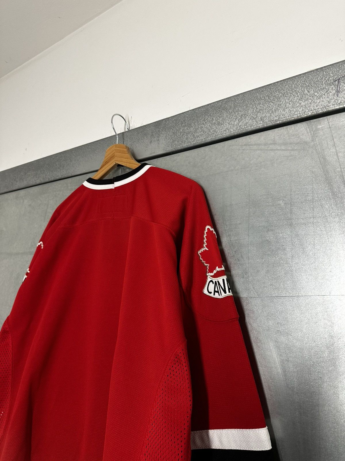 Nike Vintage Nike Canada Ice Hockey National Team NFL Jersey Size US XL / EU 56 / 4 - 12 Thumbnail