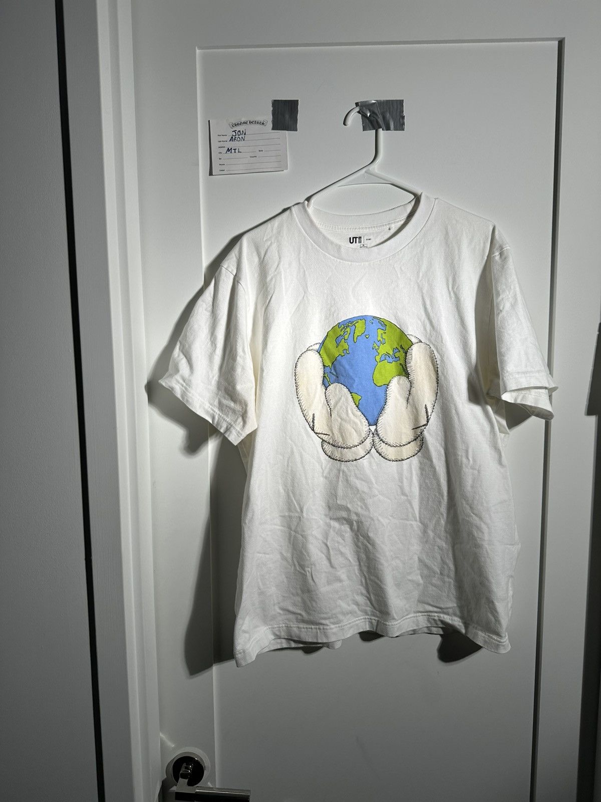 Kaws × Uniqlo Kaws x Uniqlo Tee Size US XL / EU 56 / 4 - 1 Thumbnail