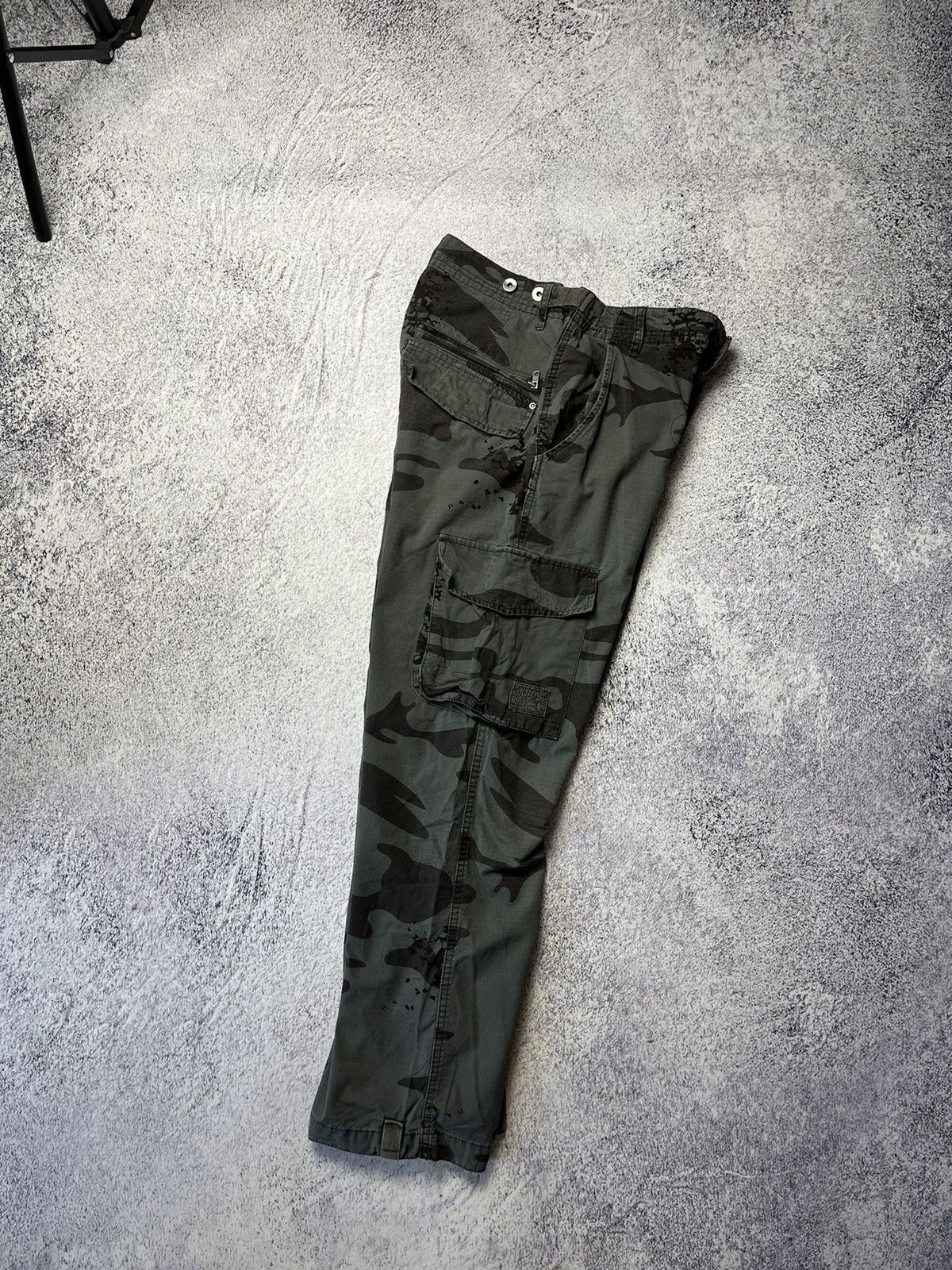 Japanese Brand VINTAGE FADED STREETWEAR CAMO CARGO PANTS Y2K Size US 32 / EU 48 - 22 Thumbnail