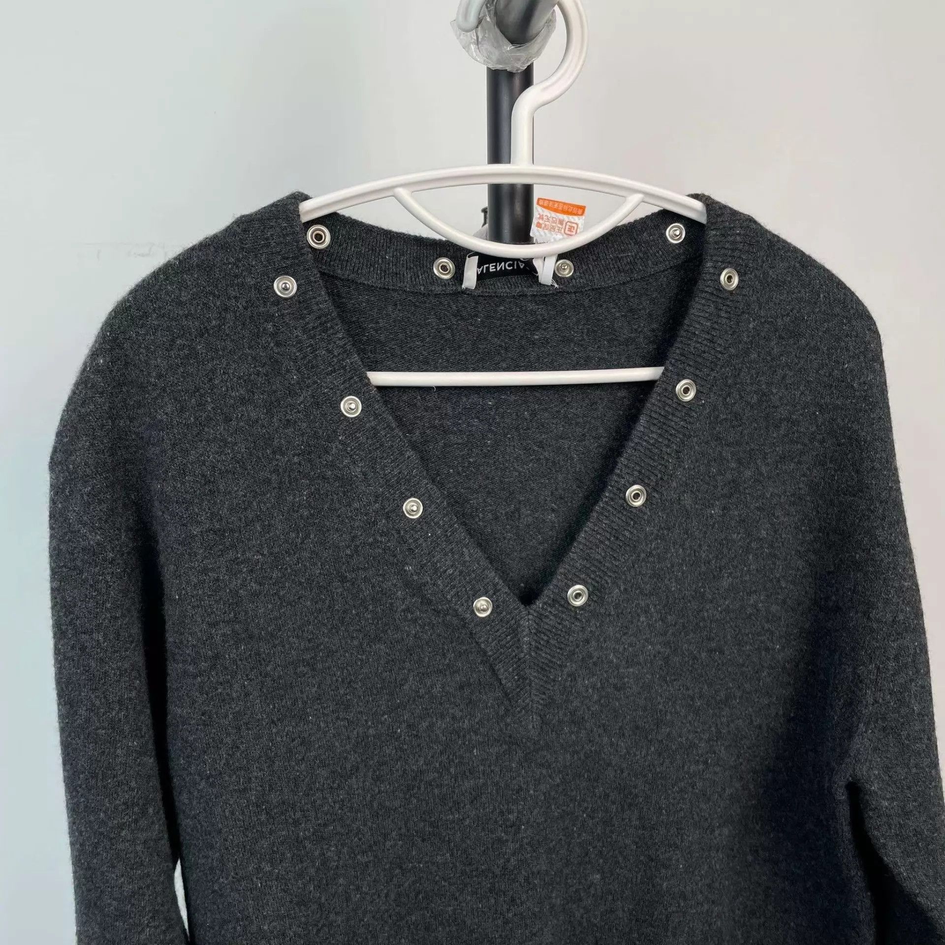 Balenciaga Balenciaga 98new V-neck knit sweater 36 Gray Size XS / US 0-2 / IT 36-38 - 8 Thumbnail
