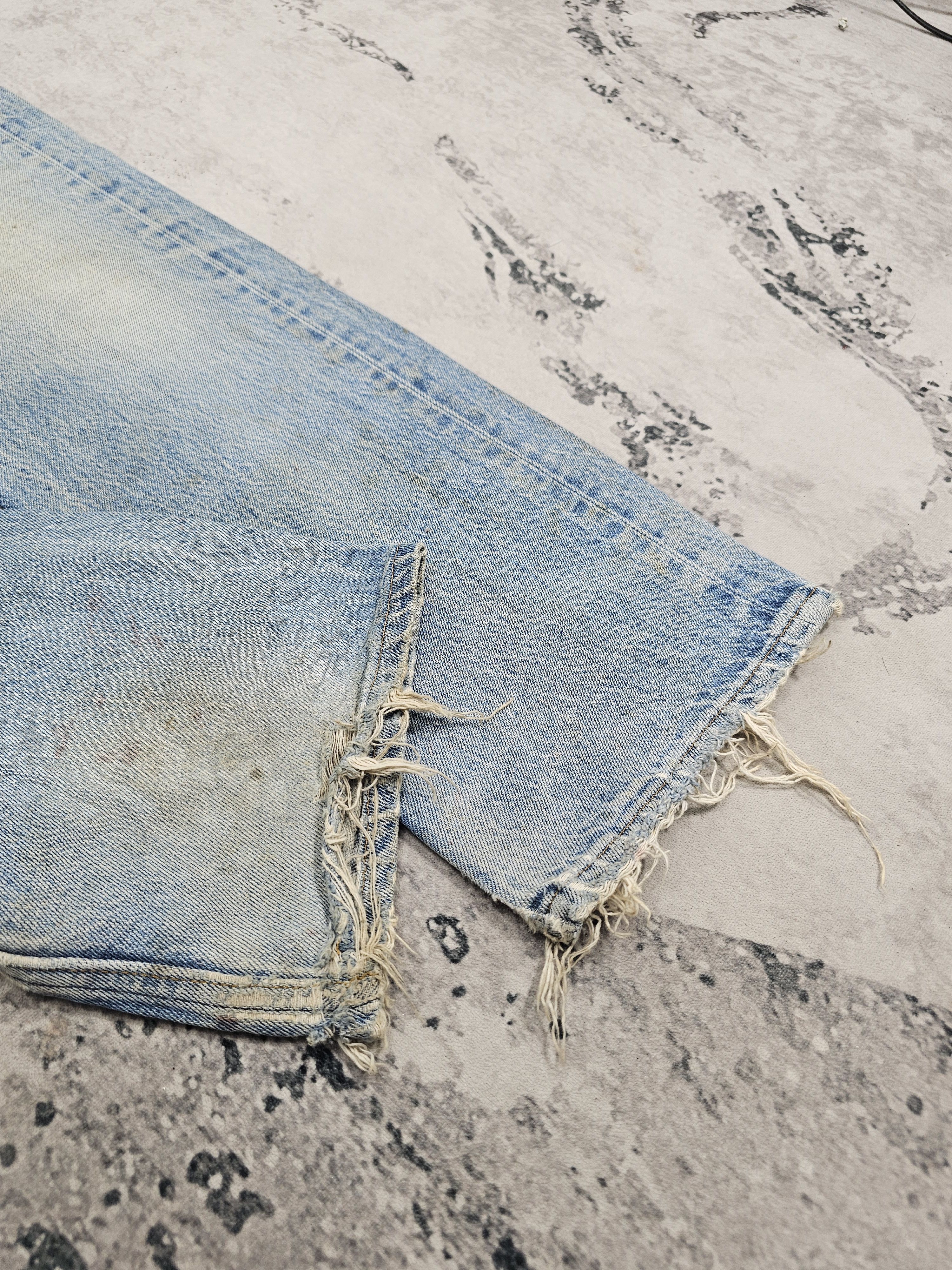Levi's Vintage Clothing Vtg 90'S LEVIS 501 Ripped Yellow Stain Faded Jeans L0496 Size US 33 - 8 Thumbnail
