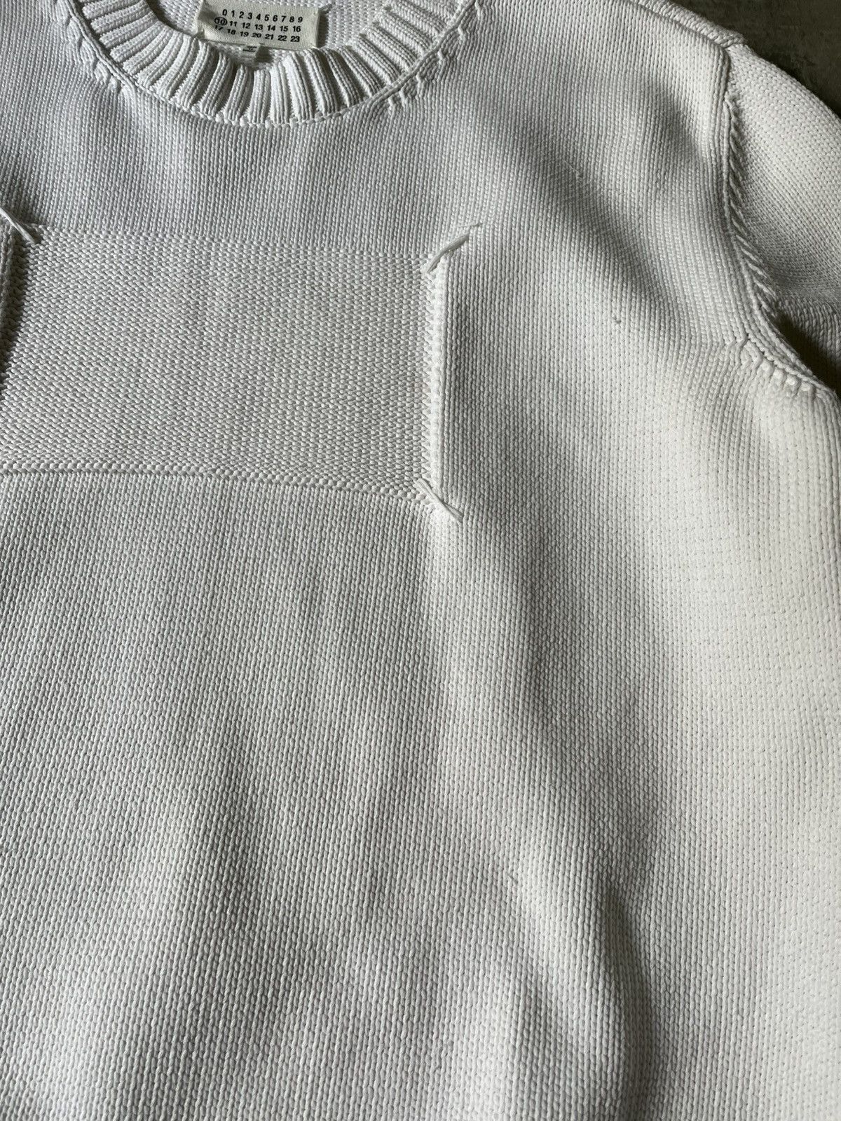 Maison Margiela Maison Margiela S/S 20 tag on chest white sweater rare Size US L / EU 52-54 / 3 - 5 Thumbnail