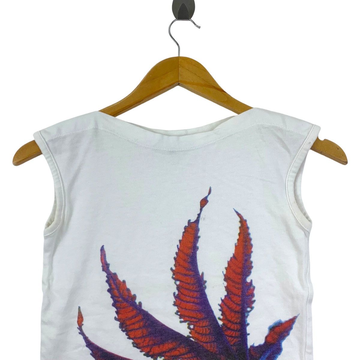 French Connection FCUK FRENCH CONNECTION Maple Leaf Art Tee Shirt Size XS / US 0-2 / IT 36-38 - 2 Thumbnail