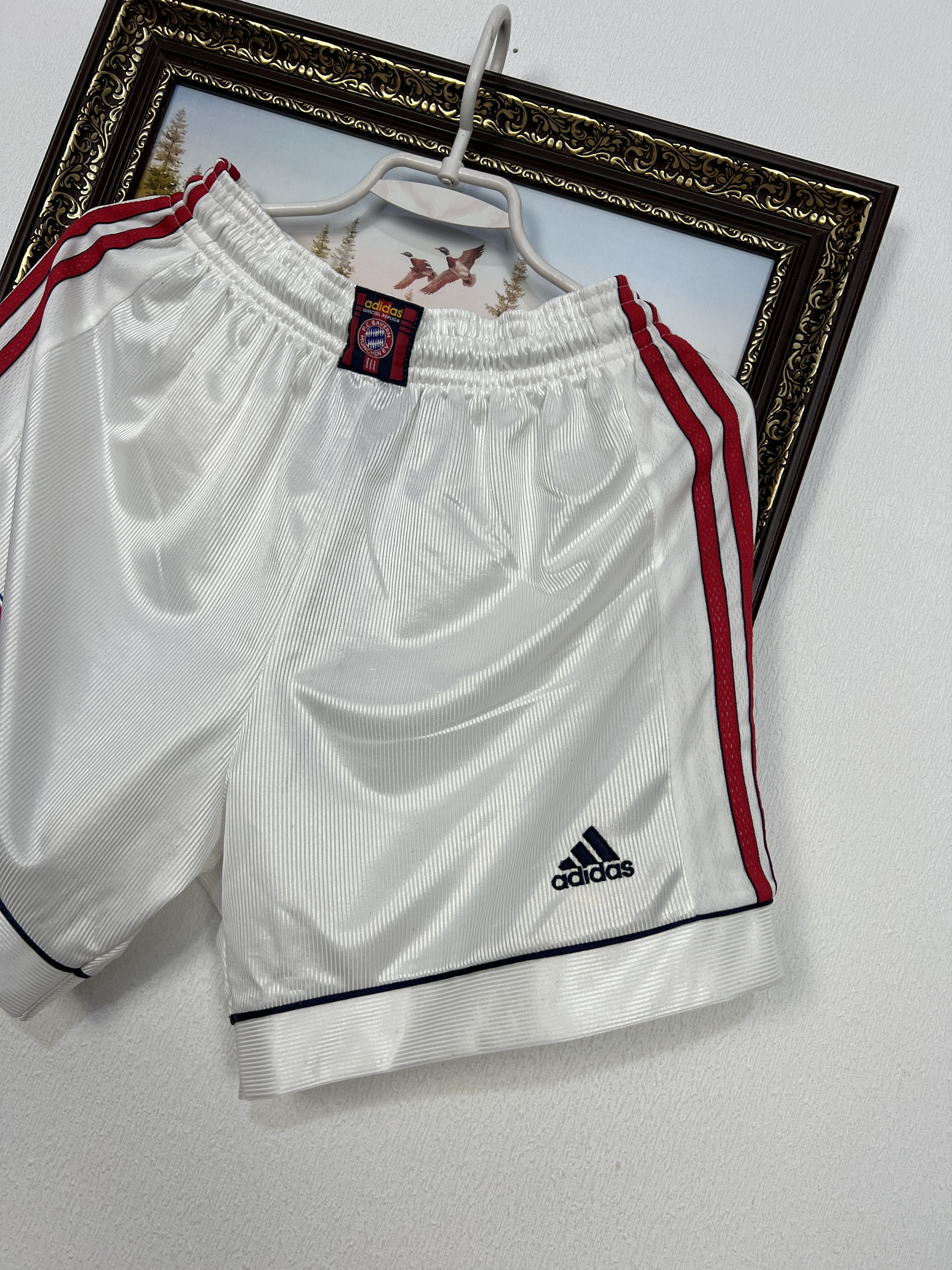 Adidas Vintage Adidas Bayern Munich Football White Shorts Soccer M Size US 32 / EU 48 - 2 Thumbnail