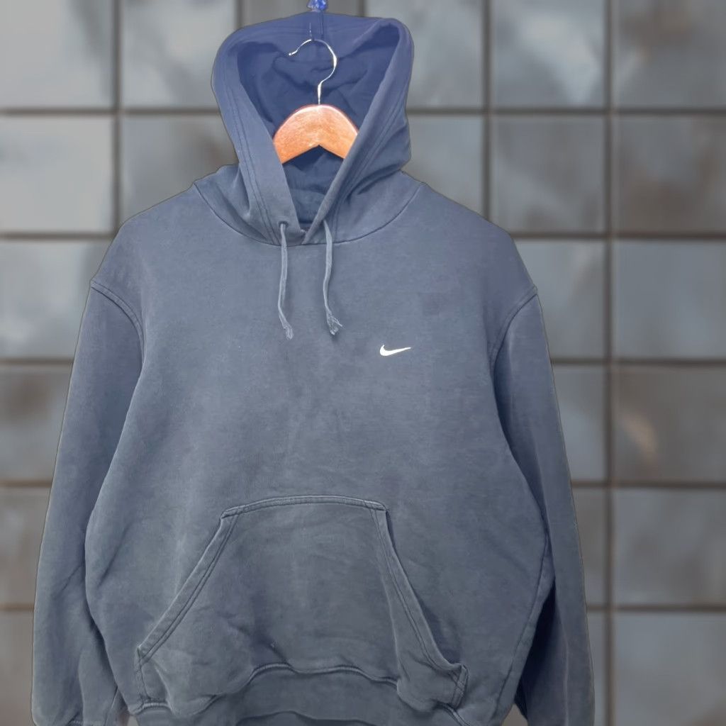 Nike VINTAGE Nike Hoodie Men Large Black Nike Sun Faded Black Mini Swoosh Pullover Hooded Sweatshirt Winter Fall Spring N/A Size US L / EU 52-54 / 3 - 1 Thumbnail