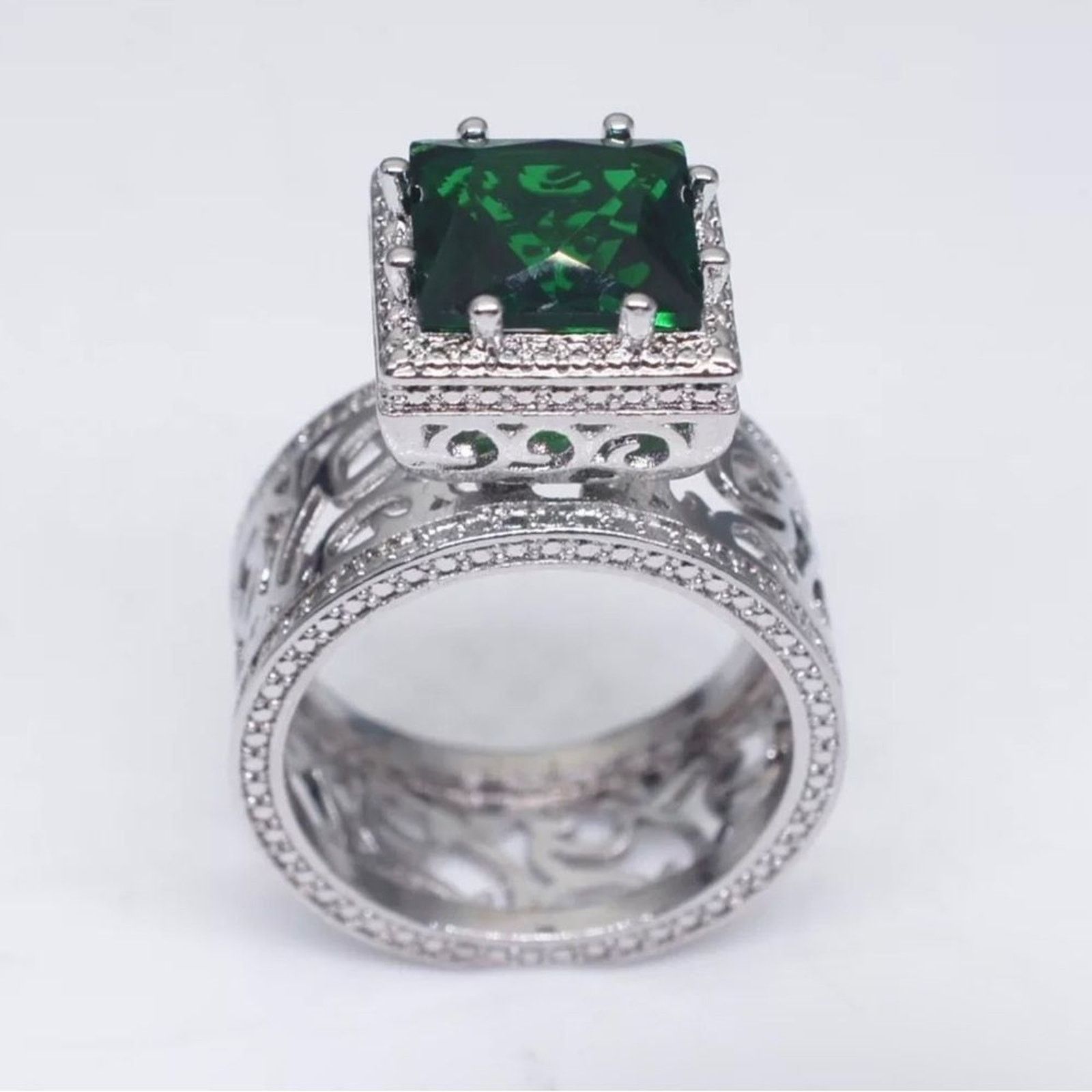 Other Big Large Green Stone Women’s Luxury Ring Size 7 Size ONE SIZE - 7 Thumbnail