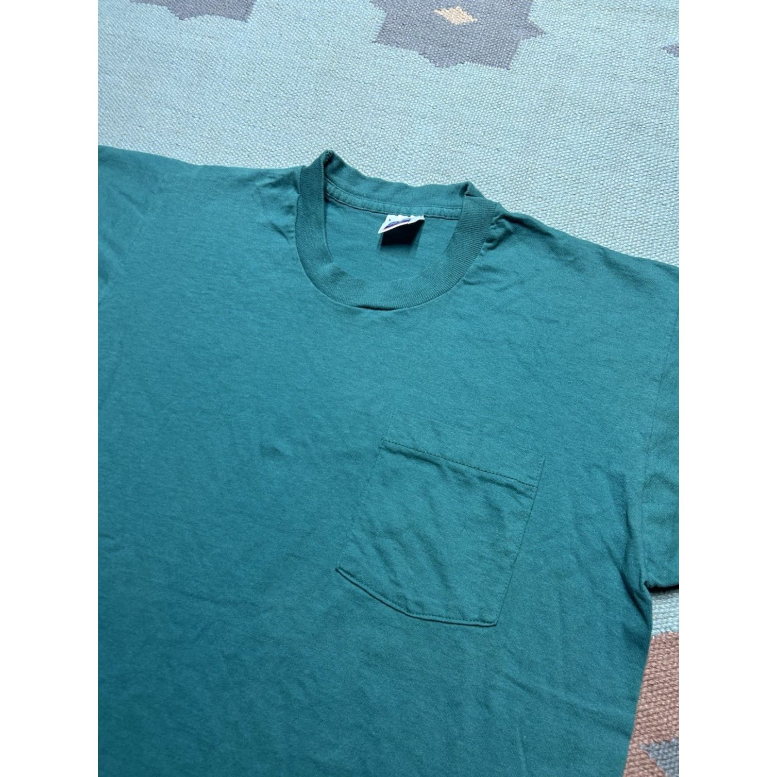 Vintage VINTAGE 80s B.V.D Pocket T-Shirt Cotton Large Mens Teal Blue Turquoise Pockets Vintage 80s Shirt Size US L / EU 52-54 / 3 - 3 Thumbnail