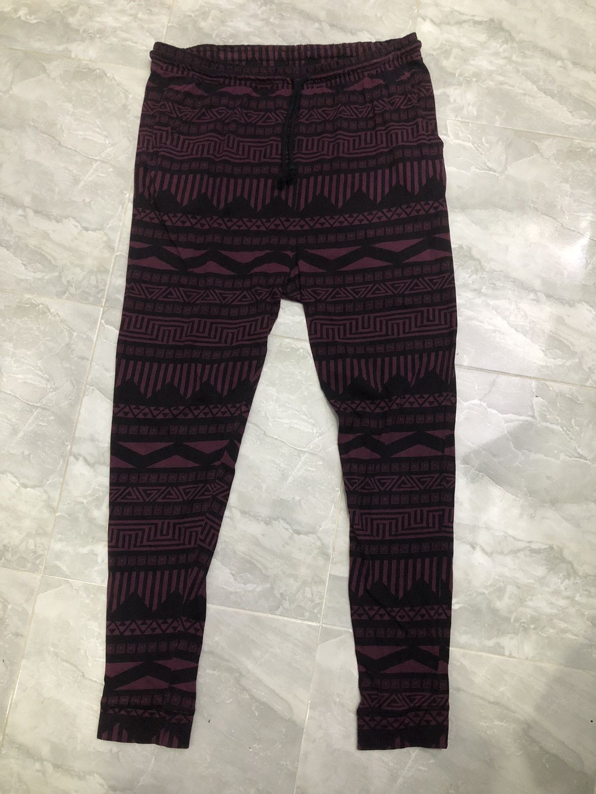 Divided Divided by H&M Tribal Knit Joggers Maroon Black Y2K Size US 33 - 1 Thumbnail